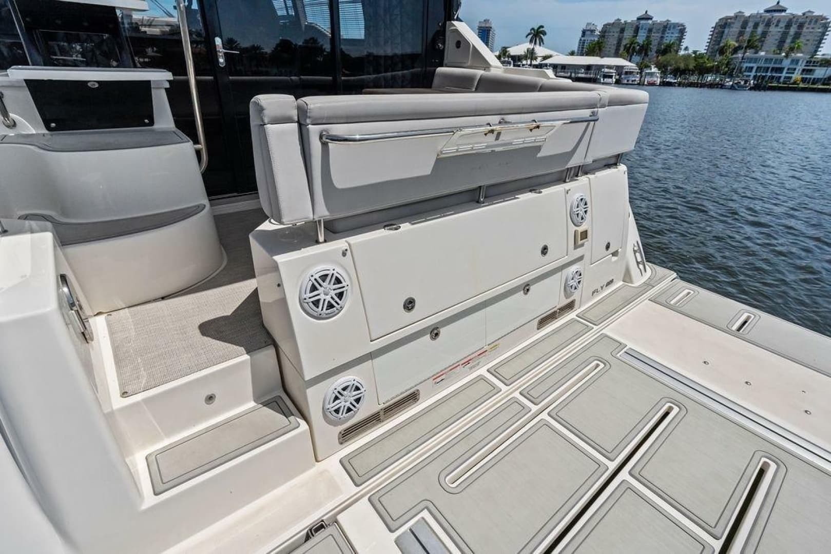 2018 Sea Ray Fly 460