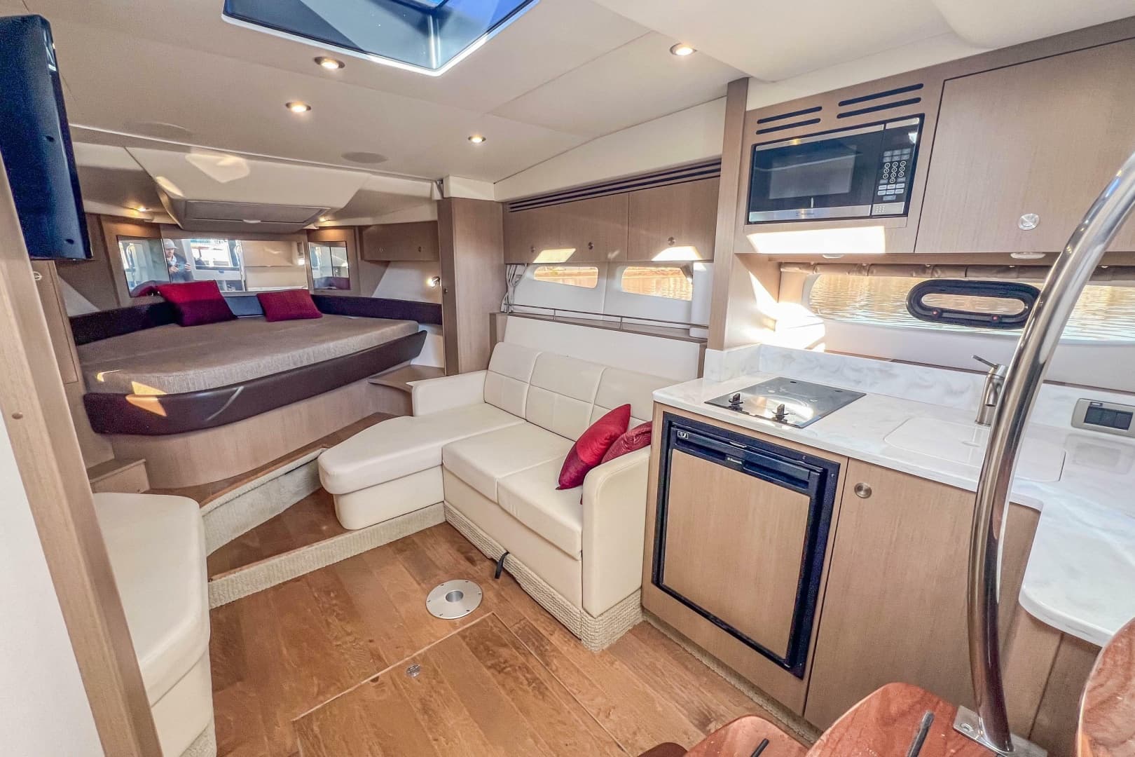 2018 Sea Ray Sundancer 350 Coupe