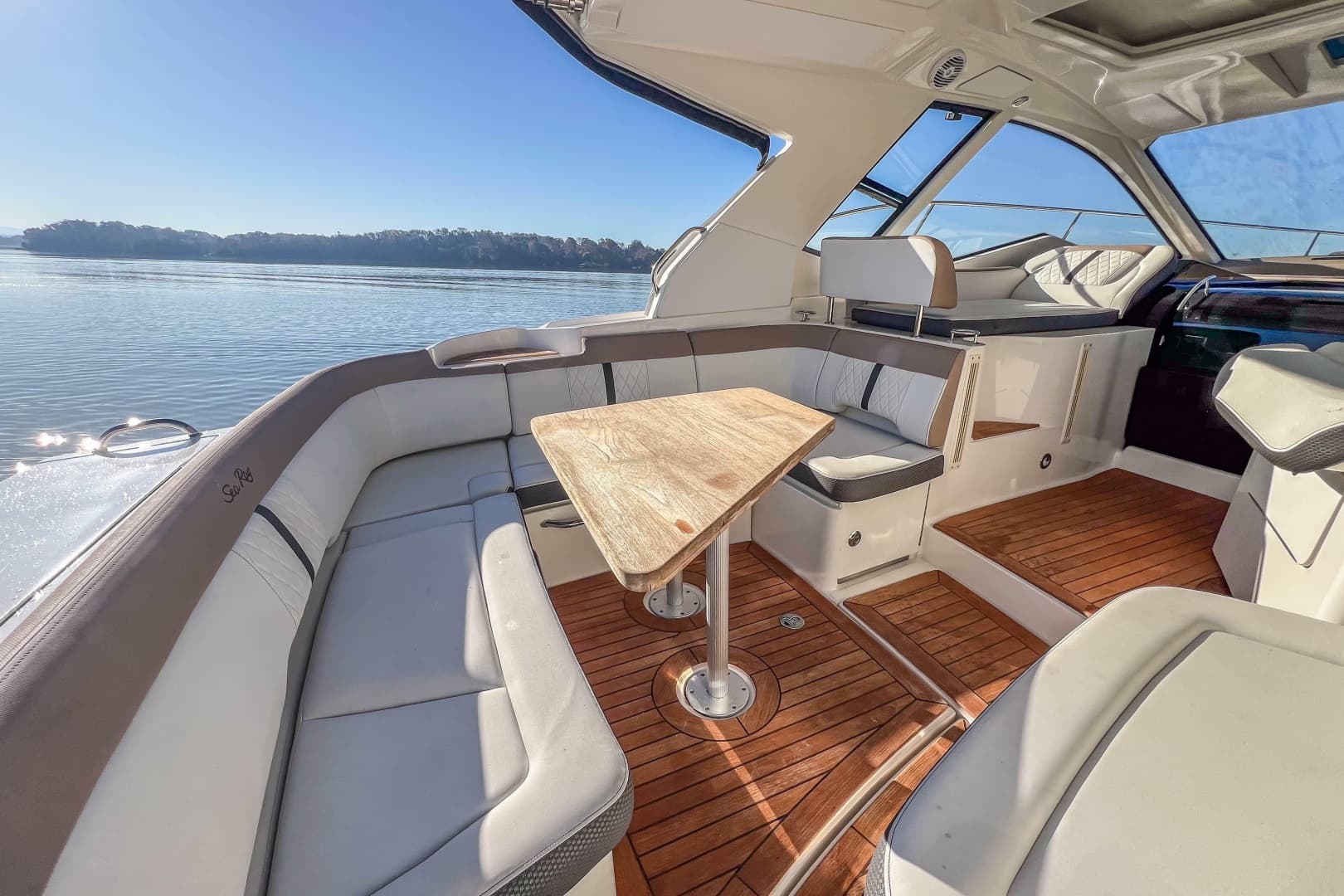2018 Sea Ray Sundancer 350 Coupe