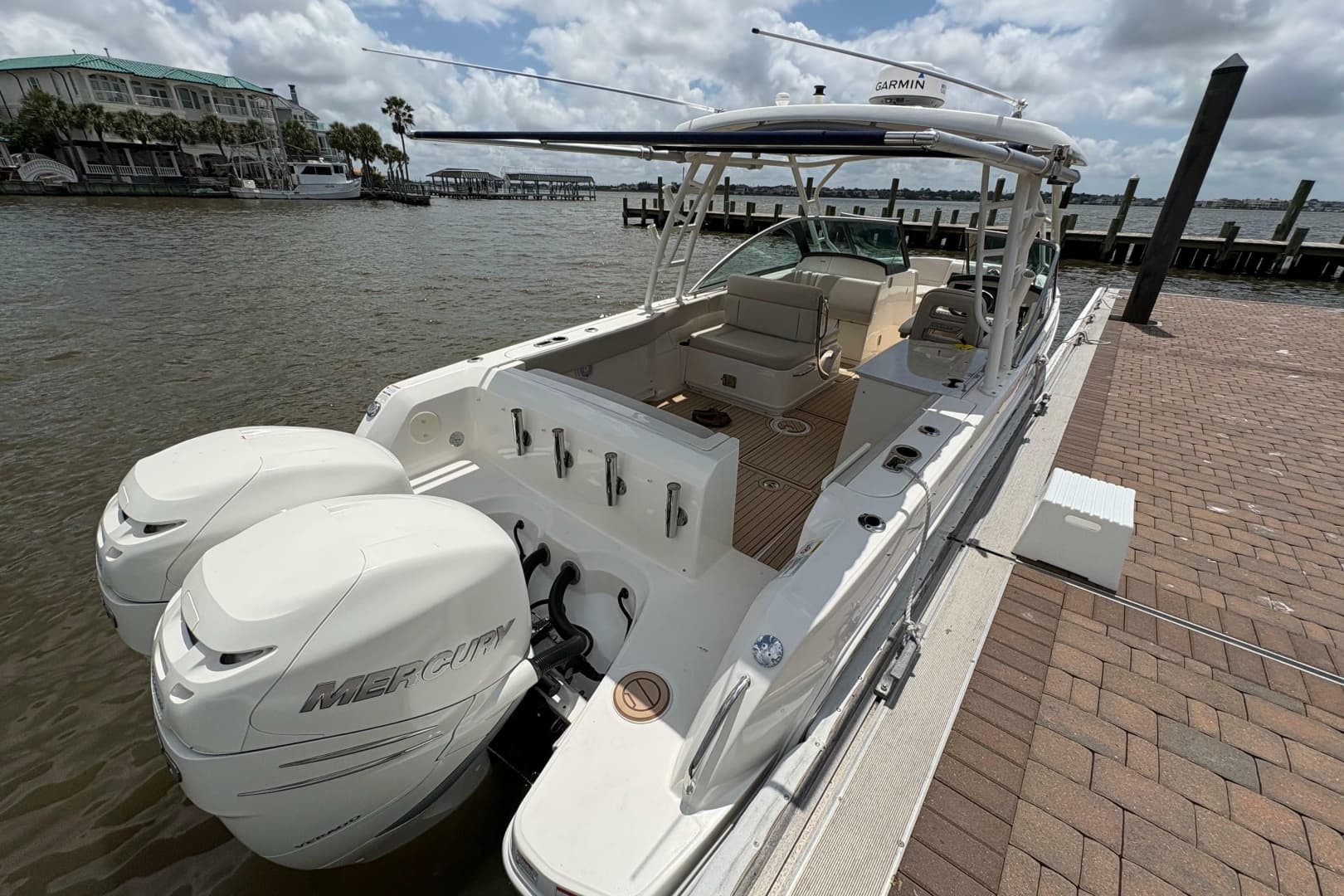 2017 Boston Whaler 270 Vantage