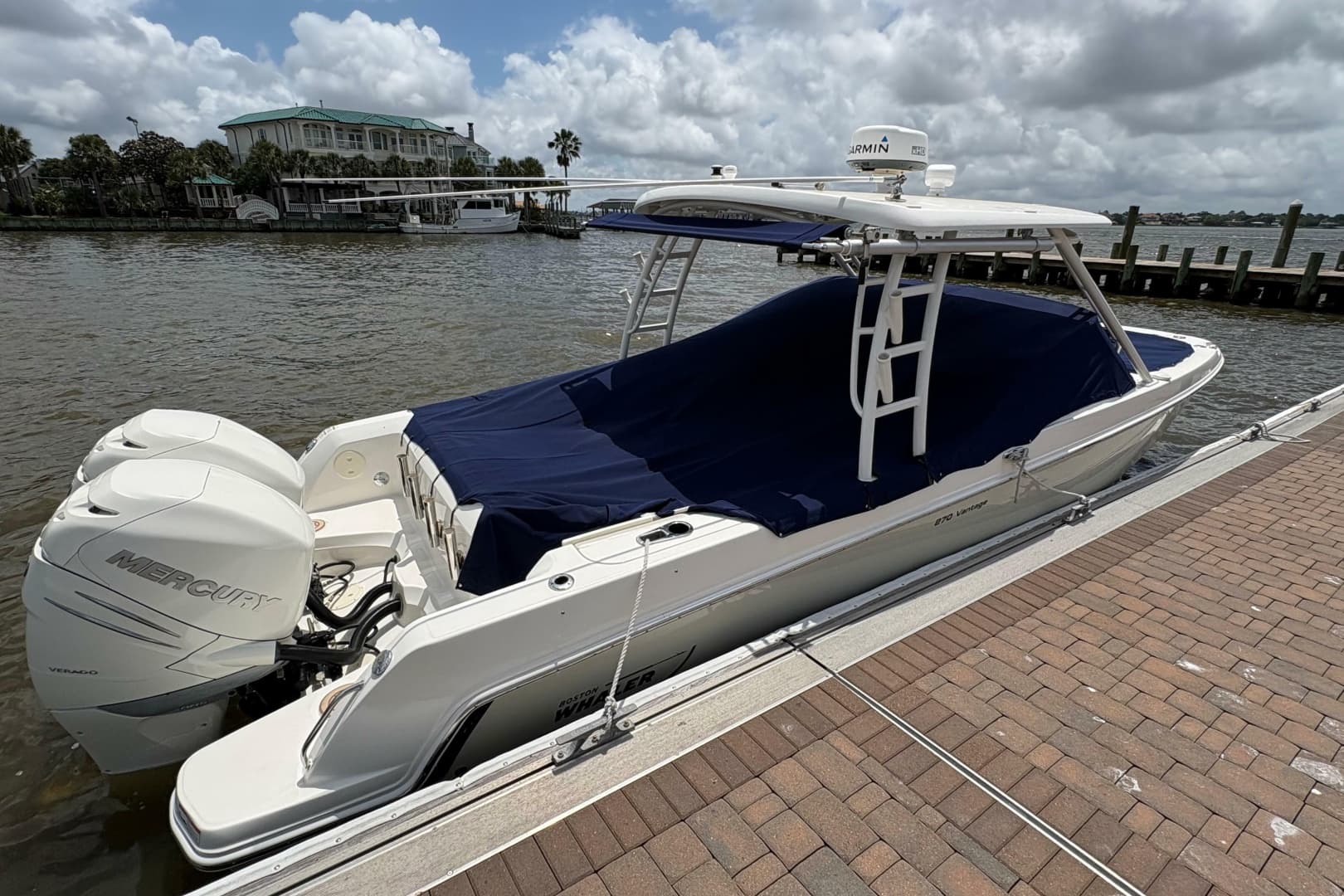 2017 Boston Whaler 270 Vantage