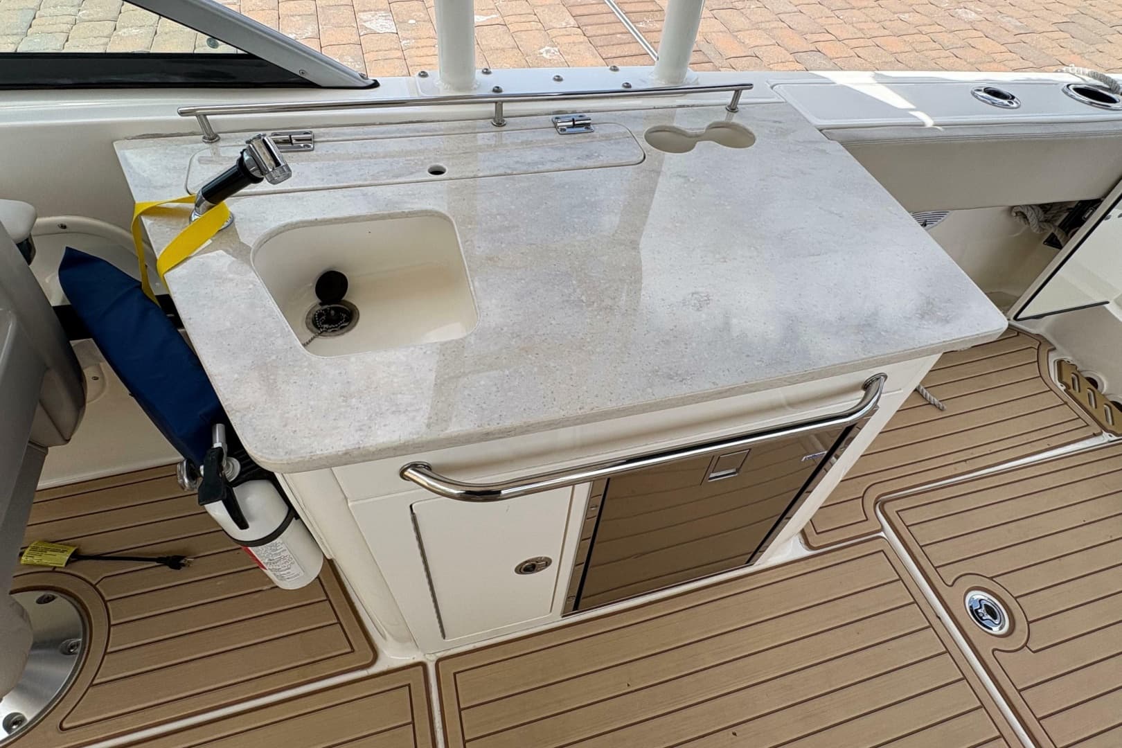 2017 Boston Whaler 270 Vantage