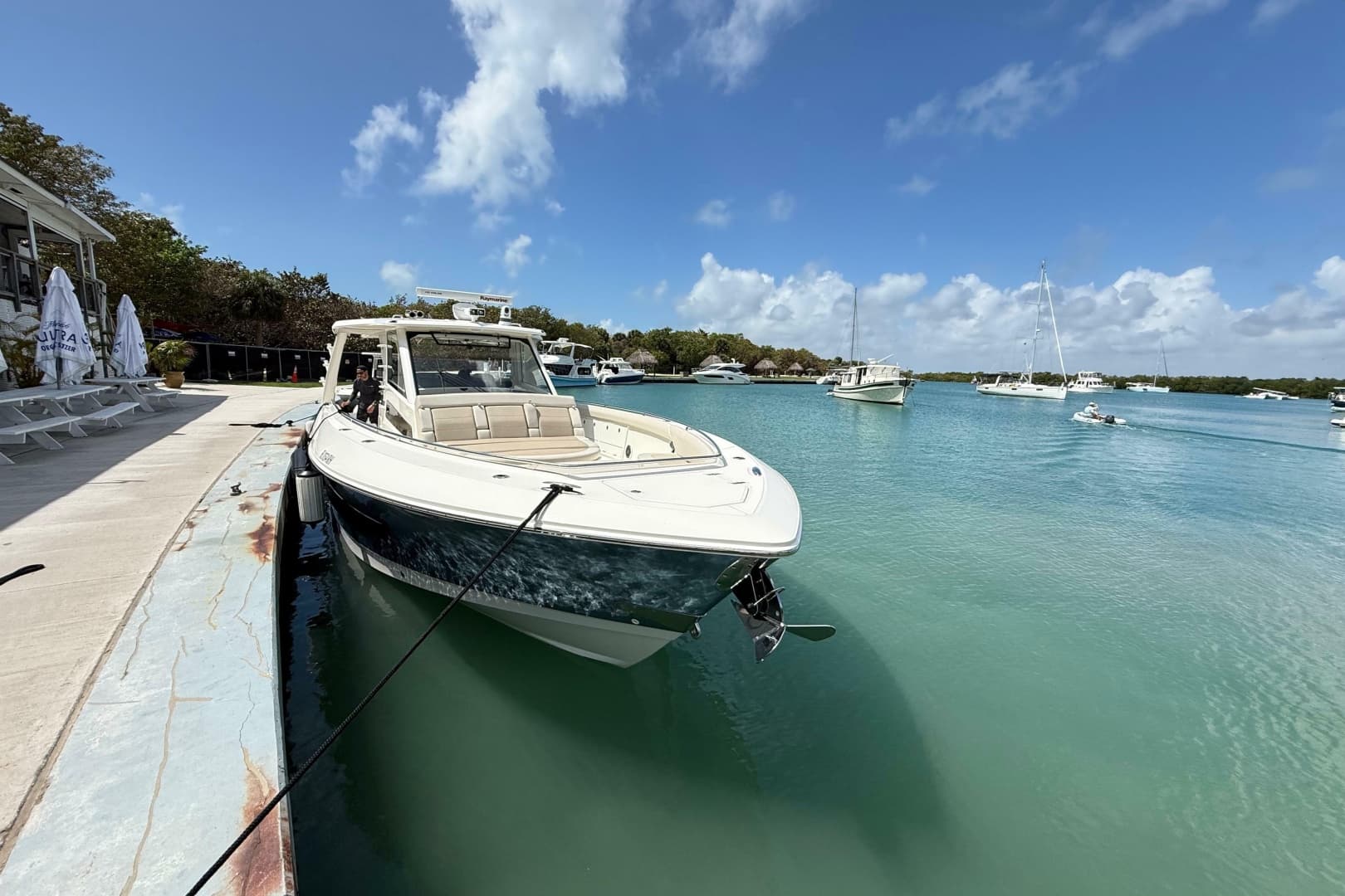 2017 Boston Whaler 420 Outrage