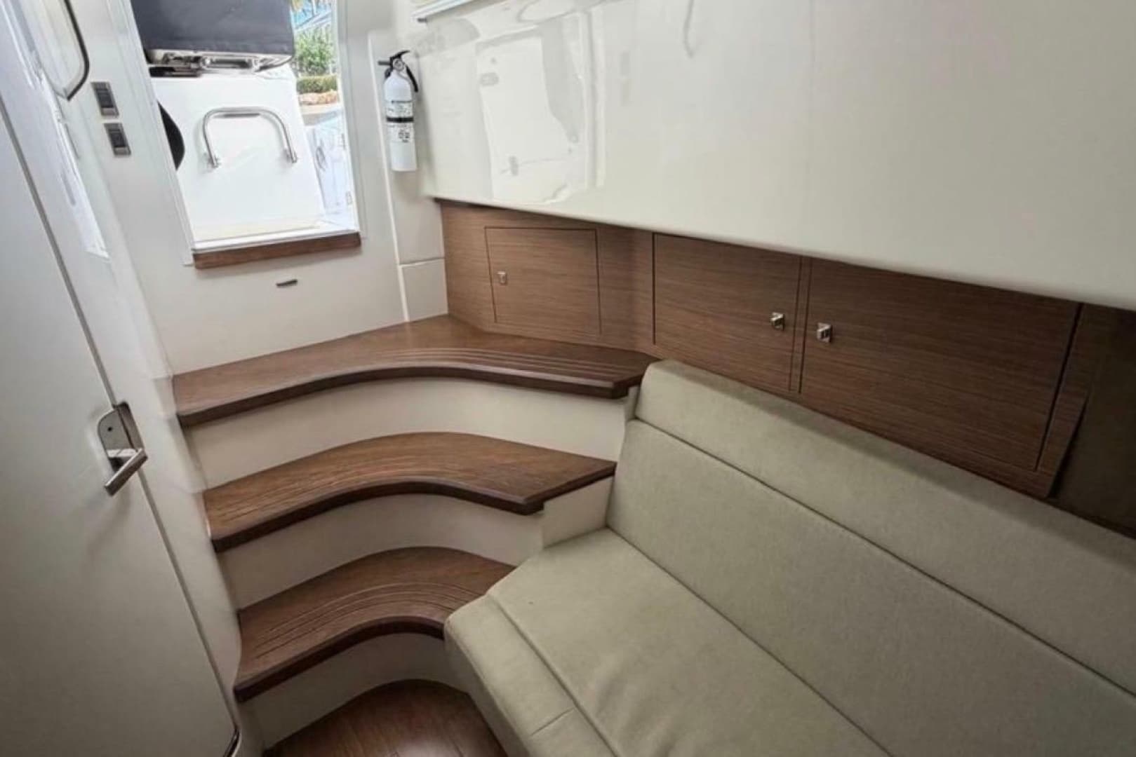2017 Boston Whaler 420 Outrage