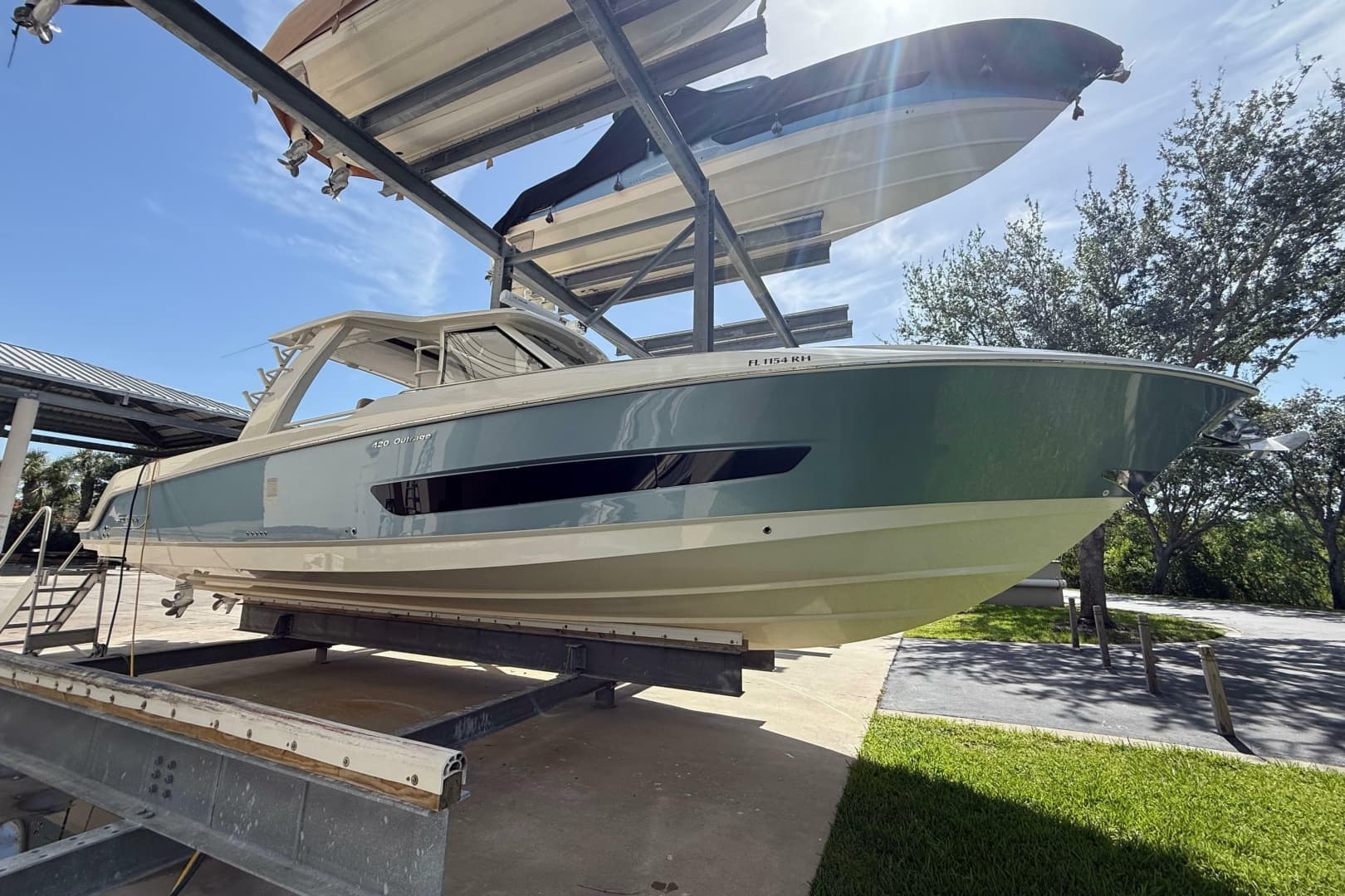 2017 Boston Whaler 420 Outrage