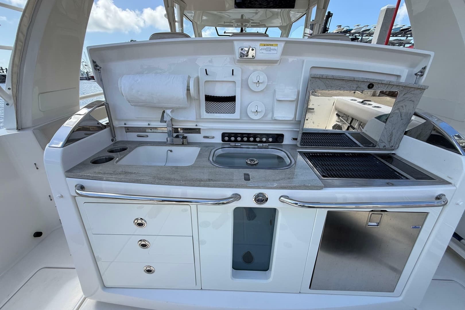 2017 Boston Whaler 420 Outrage