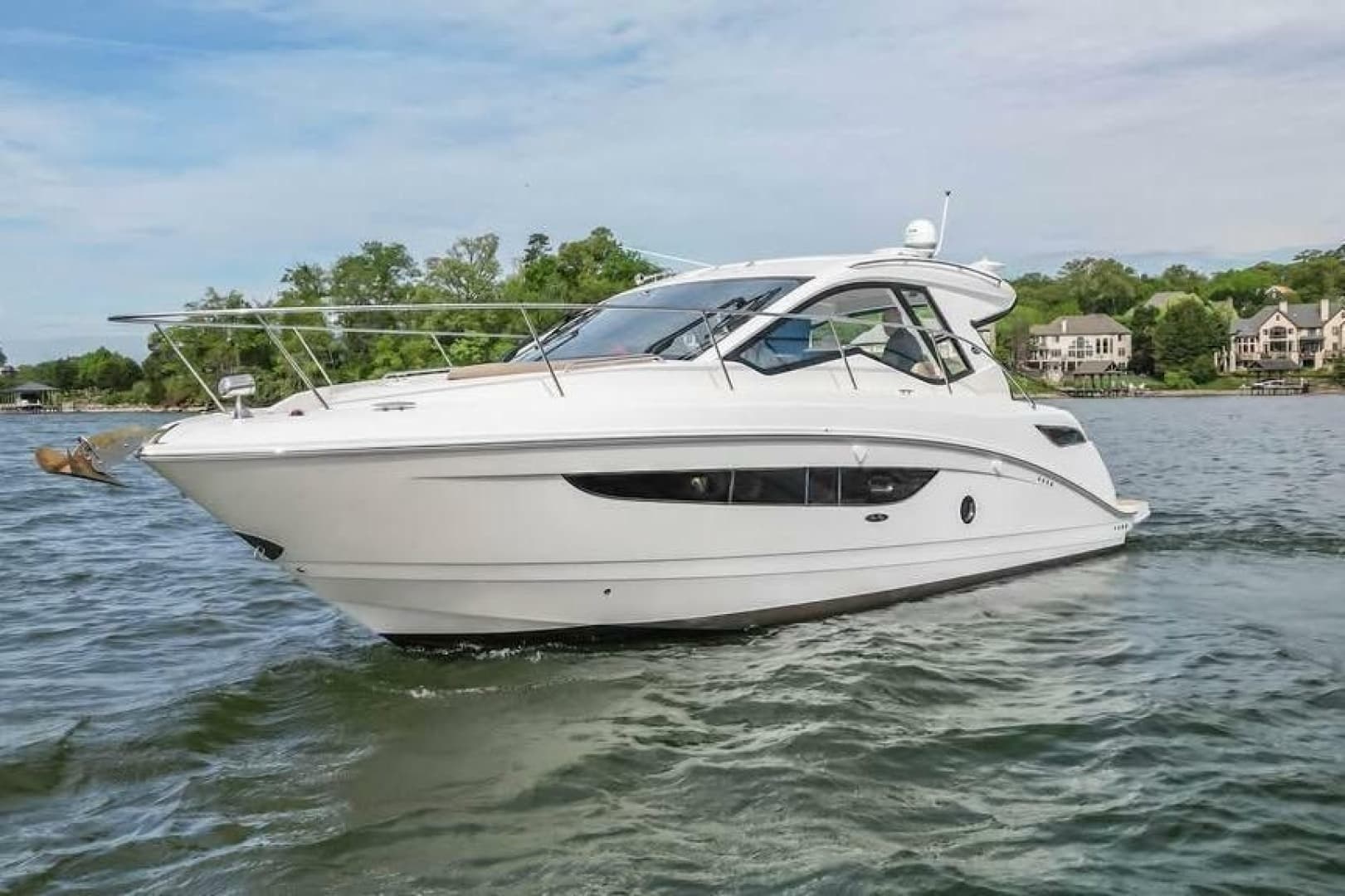 2017 Sea Ray Sundancer 350 Coupe