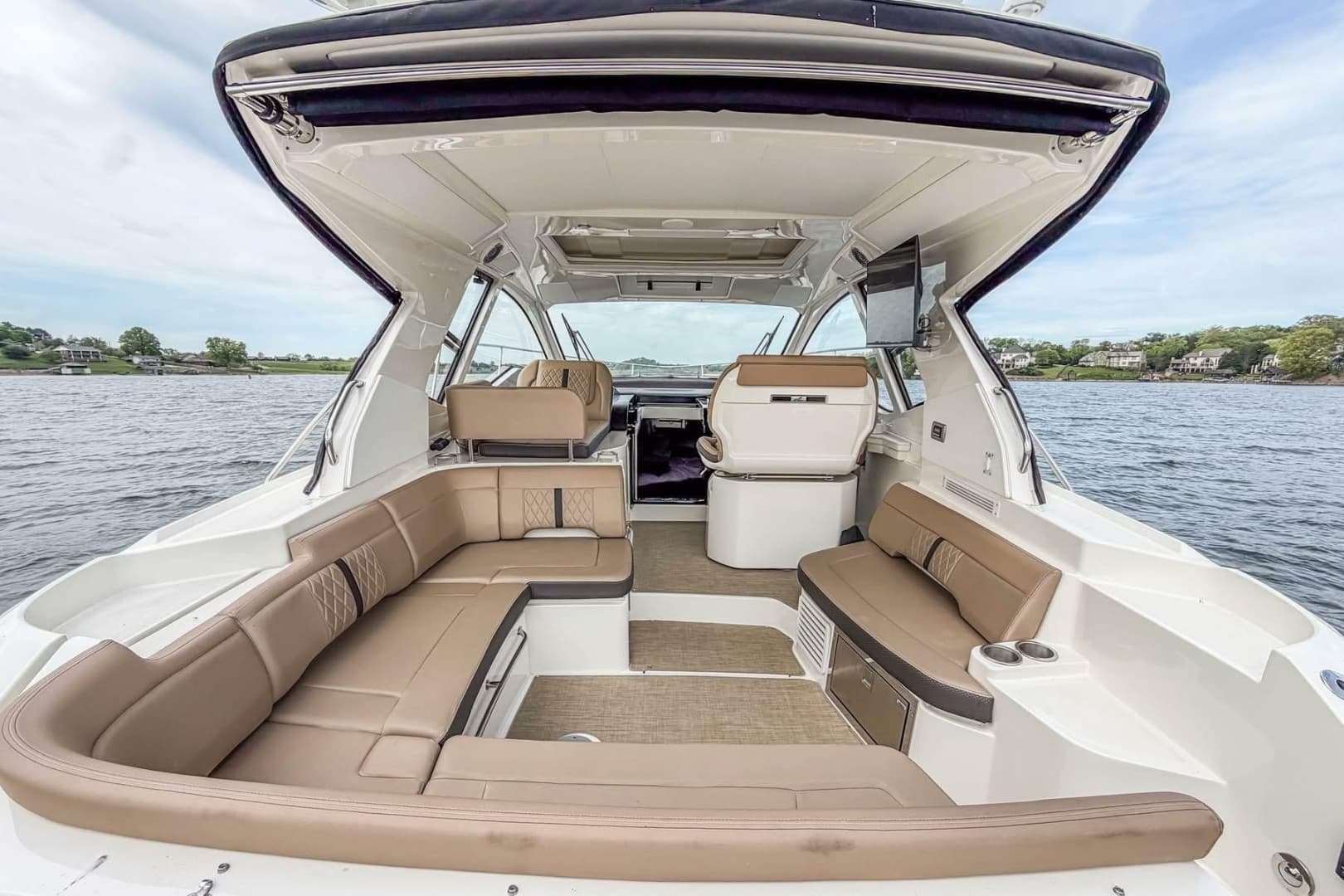 2017 Sea Ray Sundancer 350 Coupe