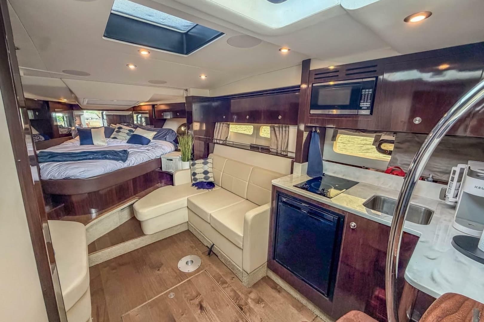 2017 Sea Ray Sundancer 350 Coupe