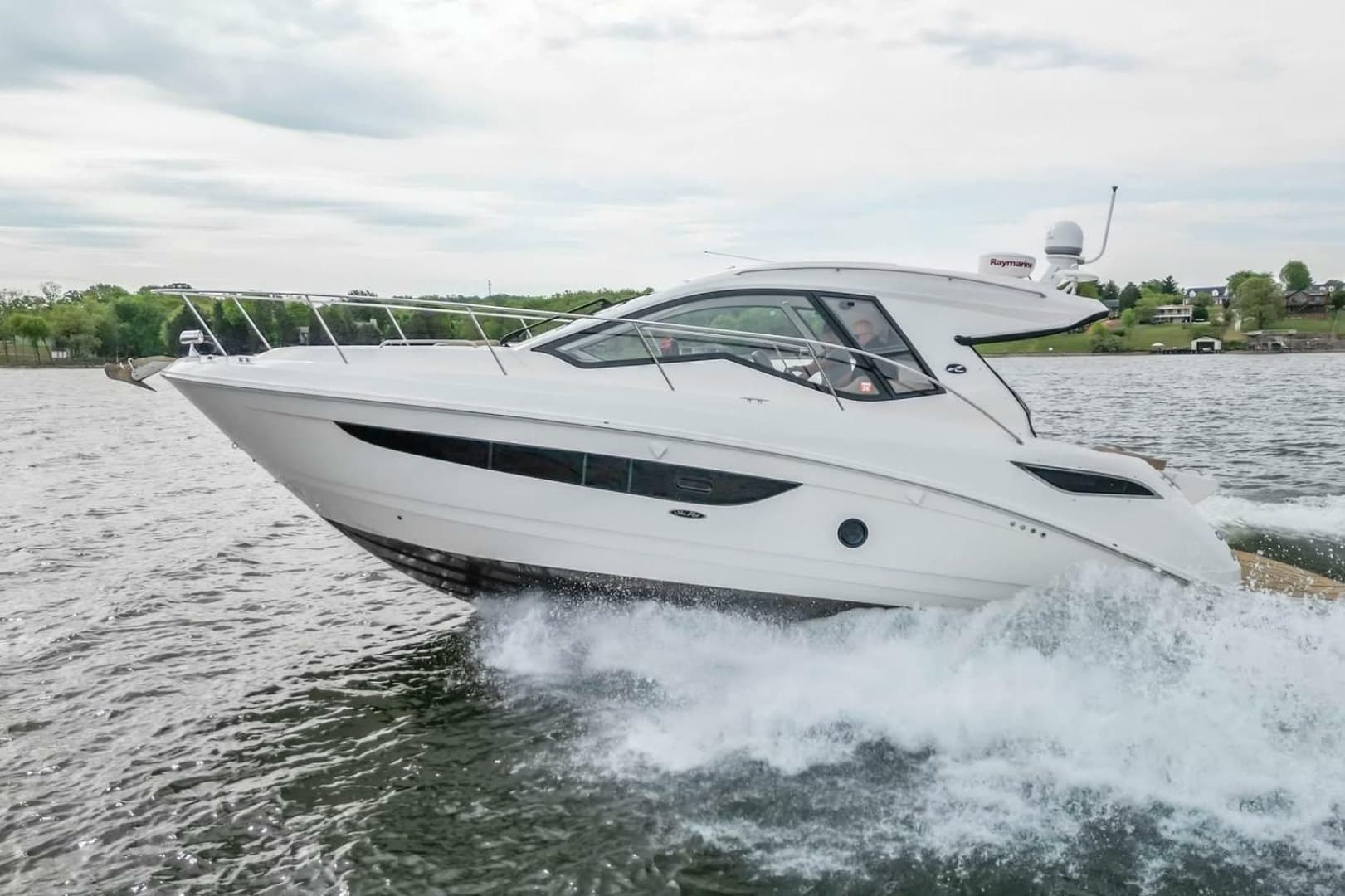 2017 Sea Ray Sundancer 350 Coupe