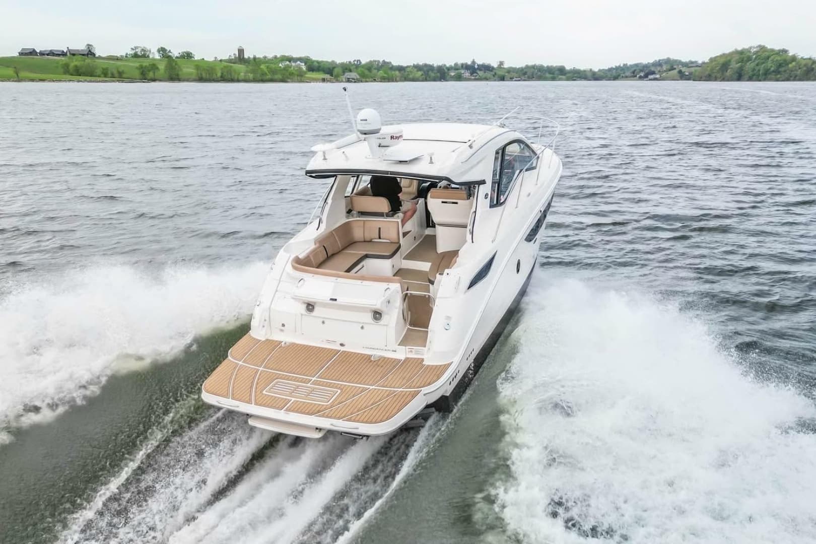2017 Sea Ray Sundancer 350 Coupe