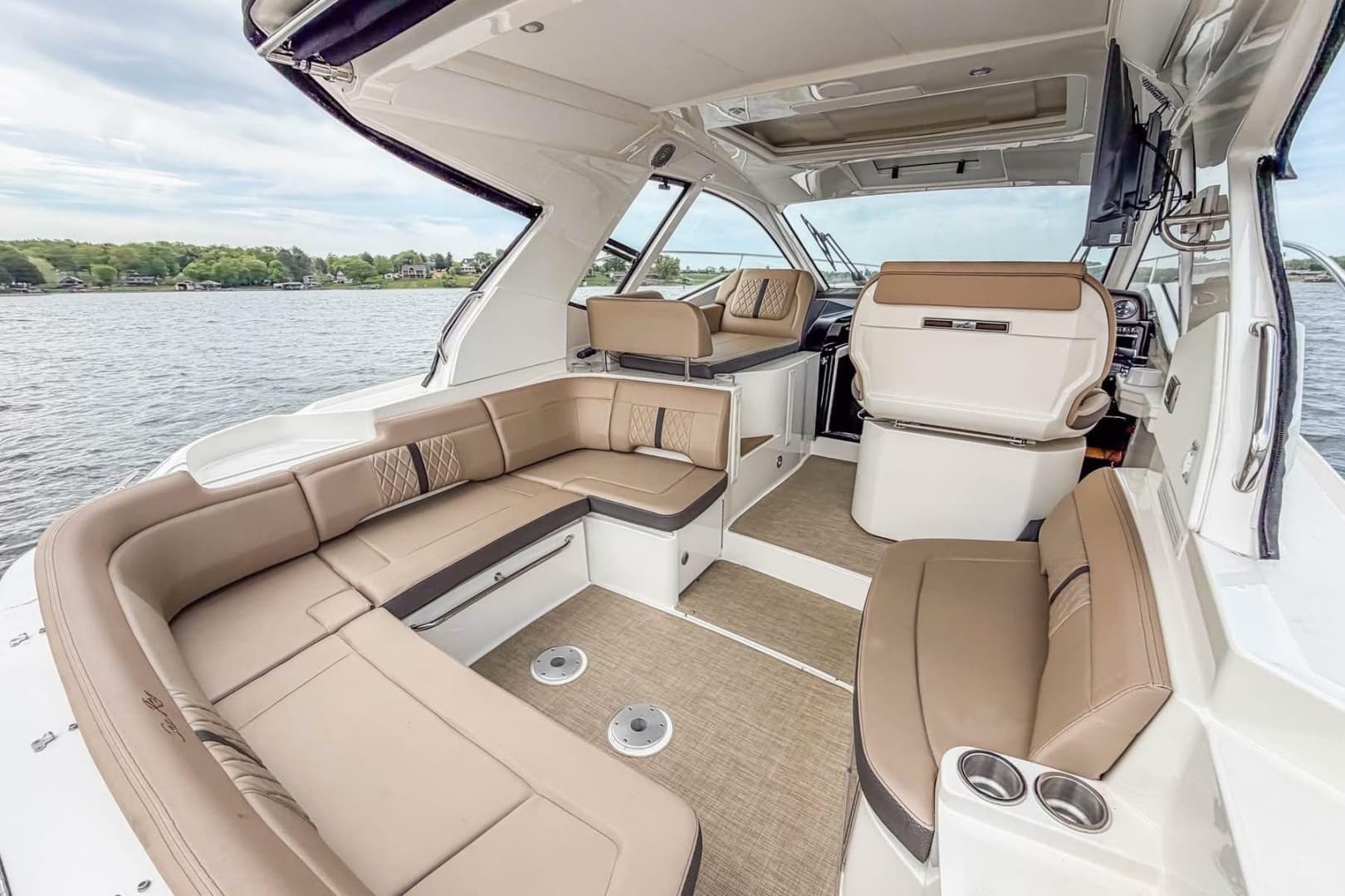 2017 Sea Ray Sundancer 350 Coupe