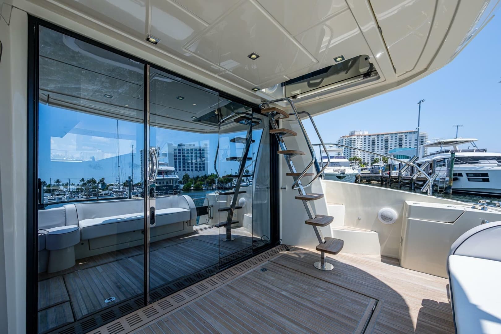 2015 Beneteau Monte Carlo 4