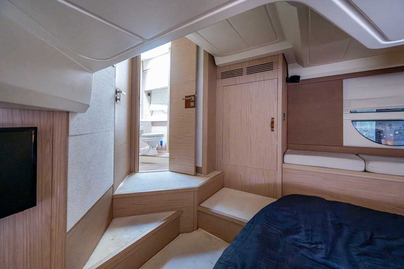 2015 Beneteau Monte Carlo 4