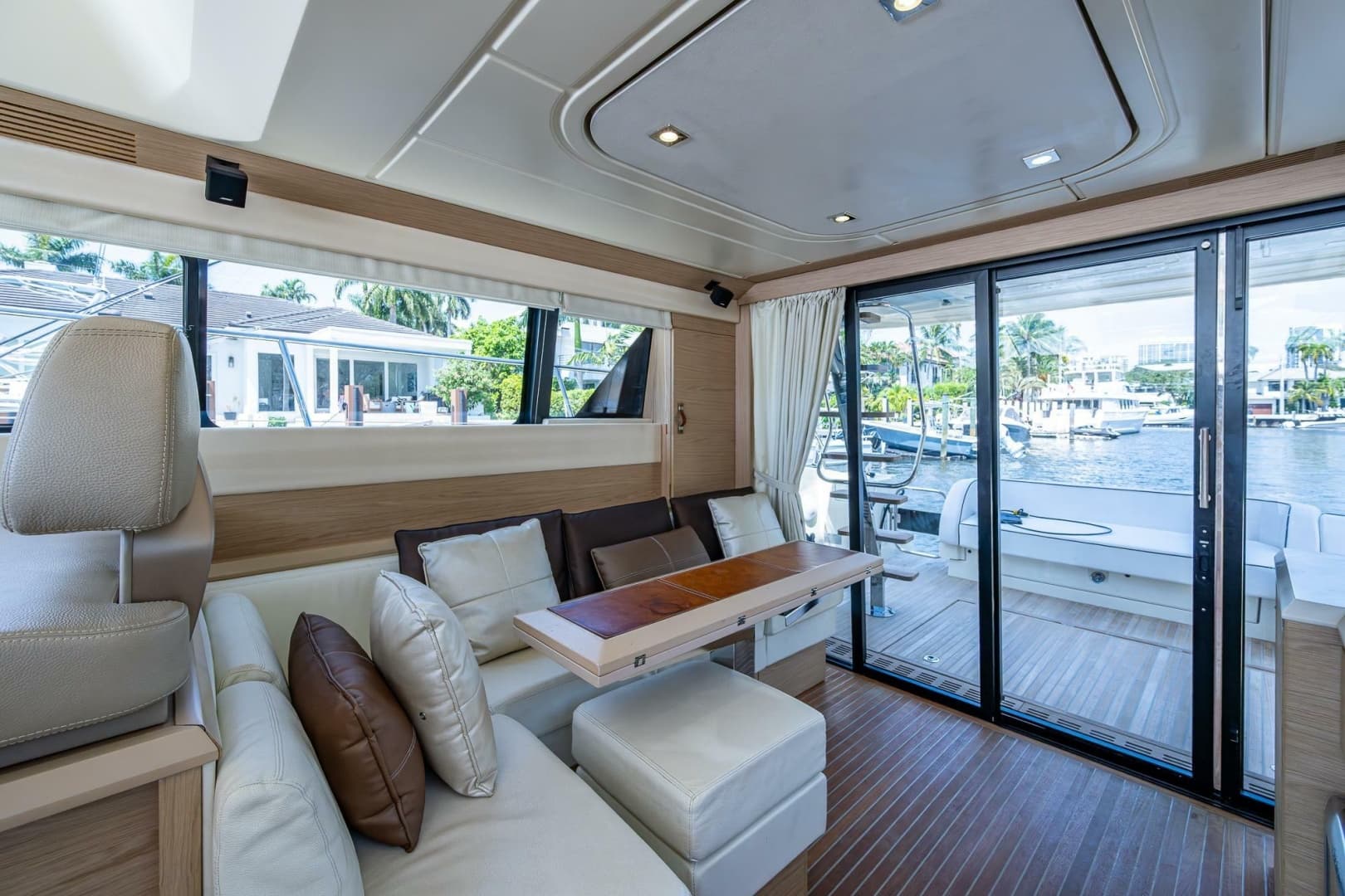 2015 Beneteau Monte Carlo 4