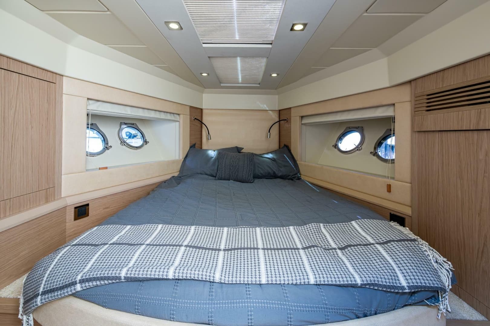 2015 Beneteau Monte Carlo 4