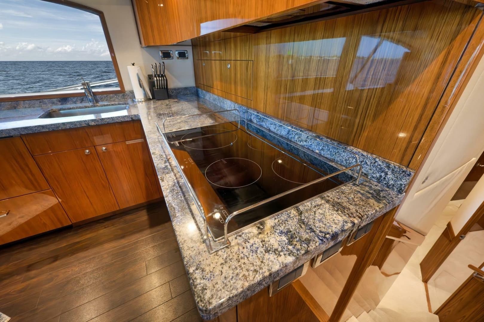 2015 Hatteras GT70