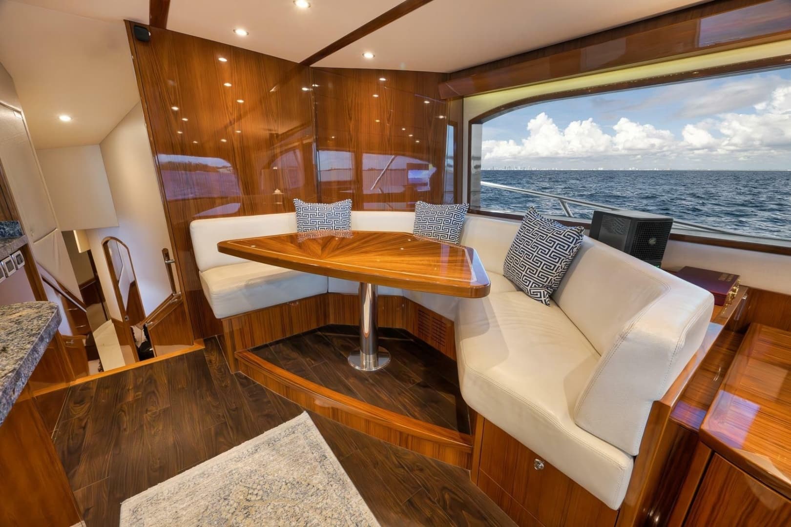 2015 Hatteras GT70