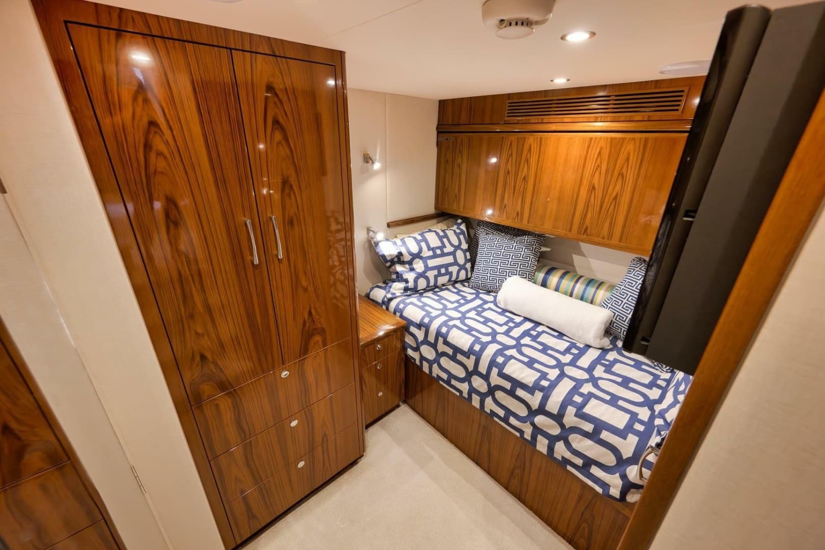 2015 Hatteras GT70