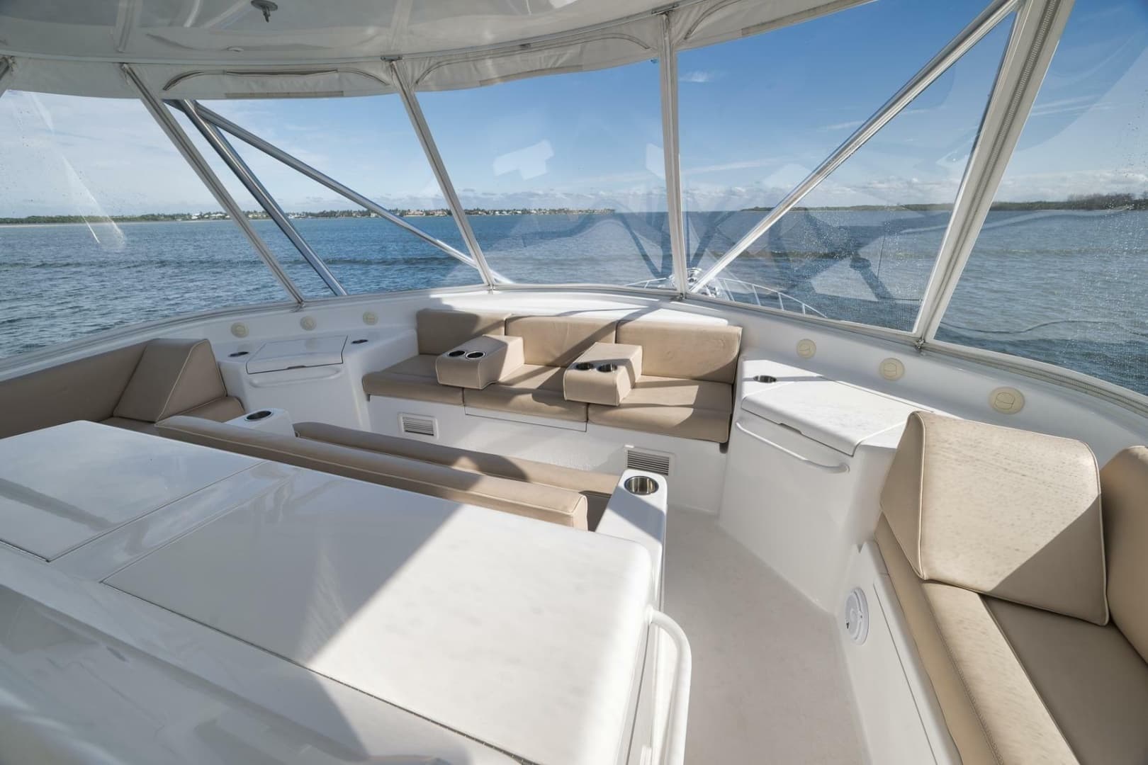 2015 Hatteras GT70