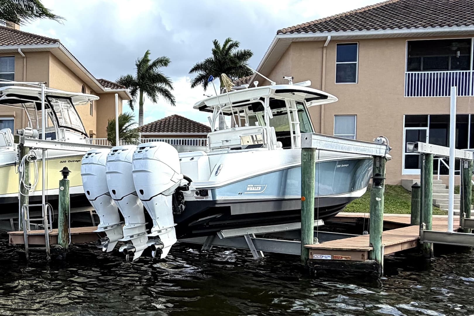 2014 Boston Whaler 350 Outrage