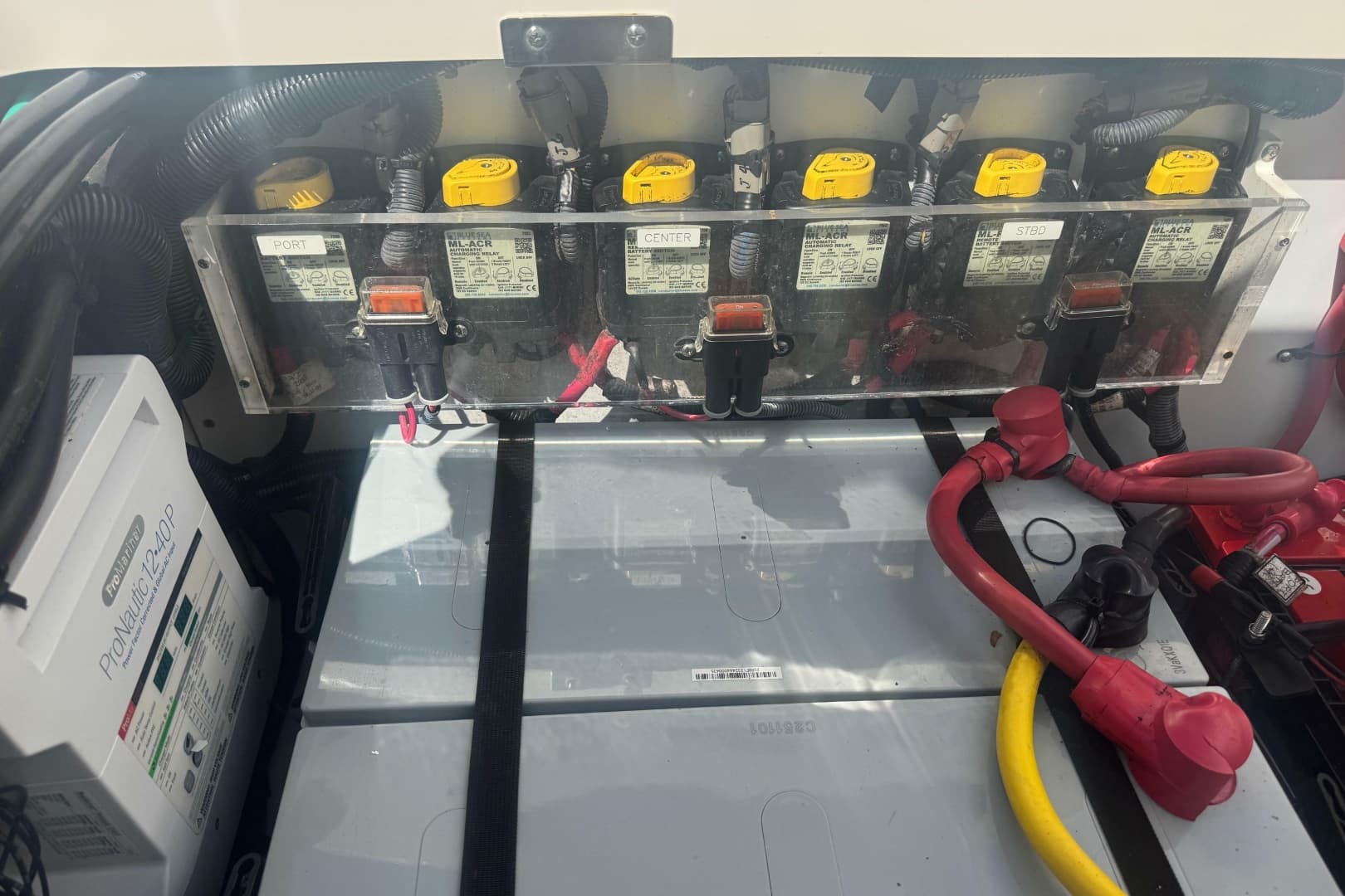 2014 Boston Whaler 350 Outrage