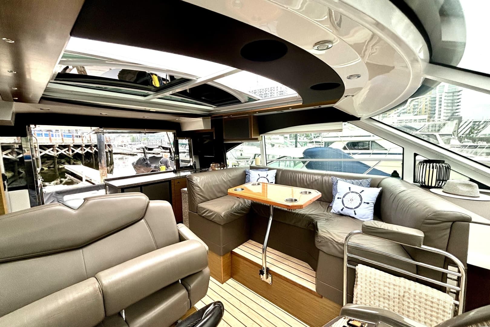 2014 Cruisers Yachts 45 Cantius