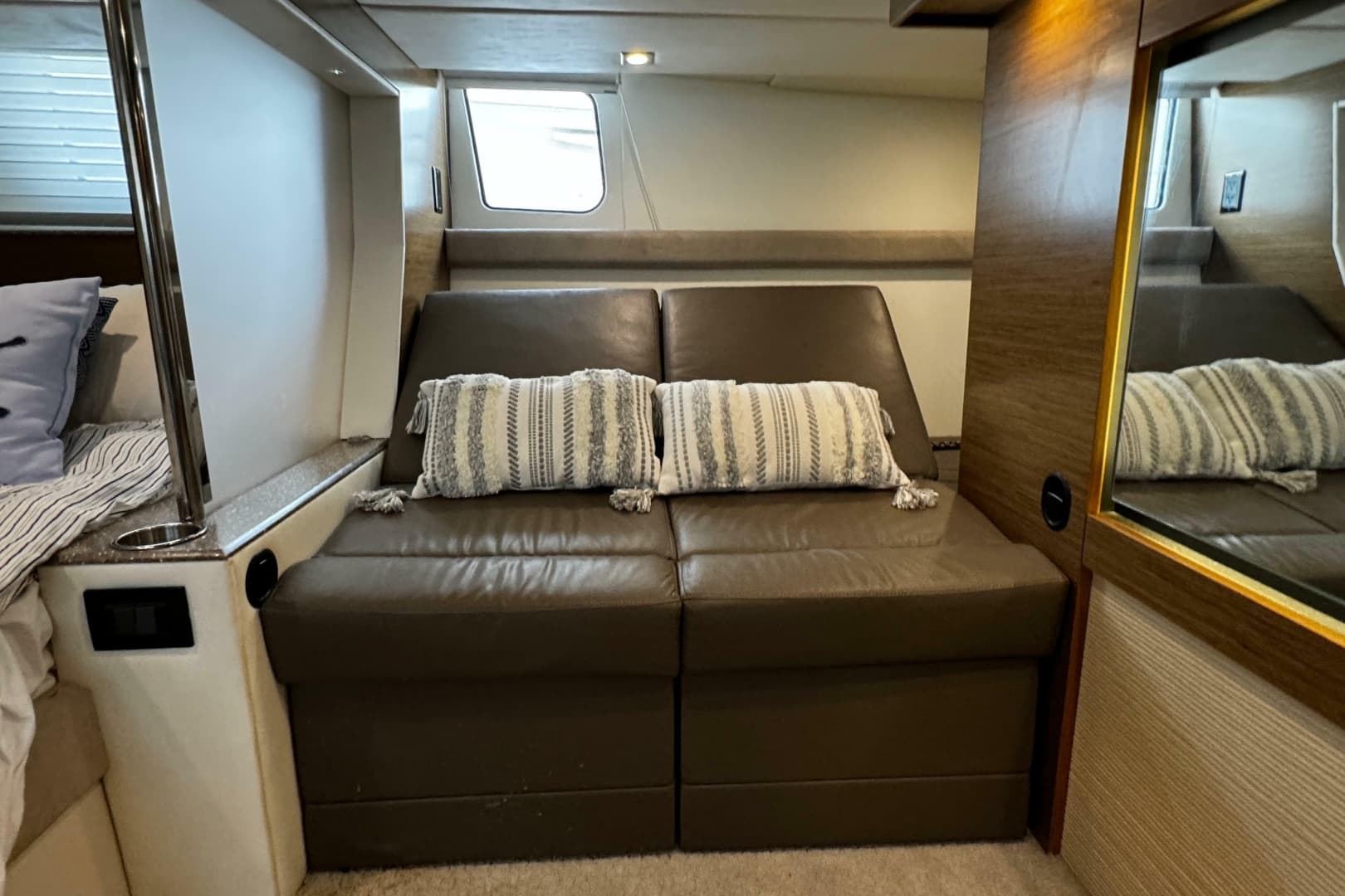 2014 Cruisers Yachts 45 Cantius