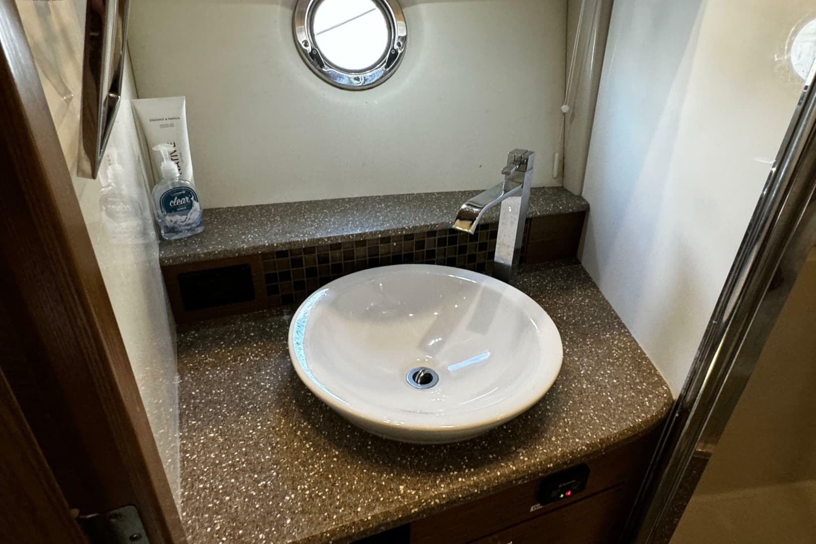 2014 Cruisers Yachts 45 Cantius