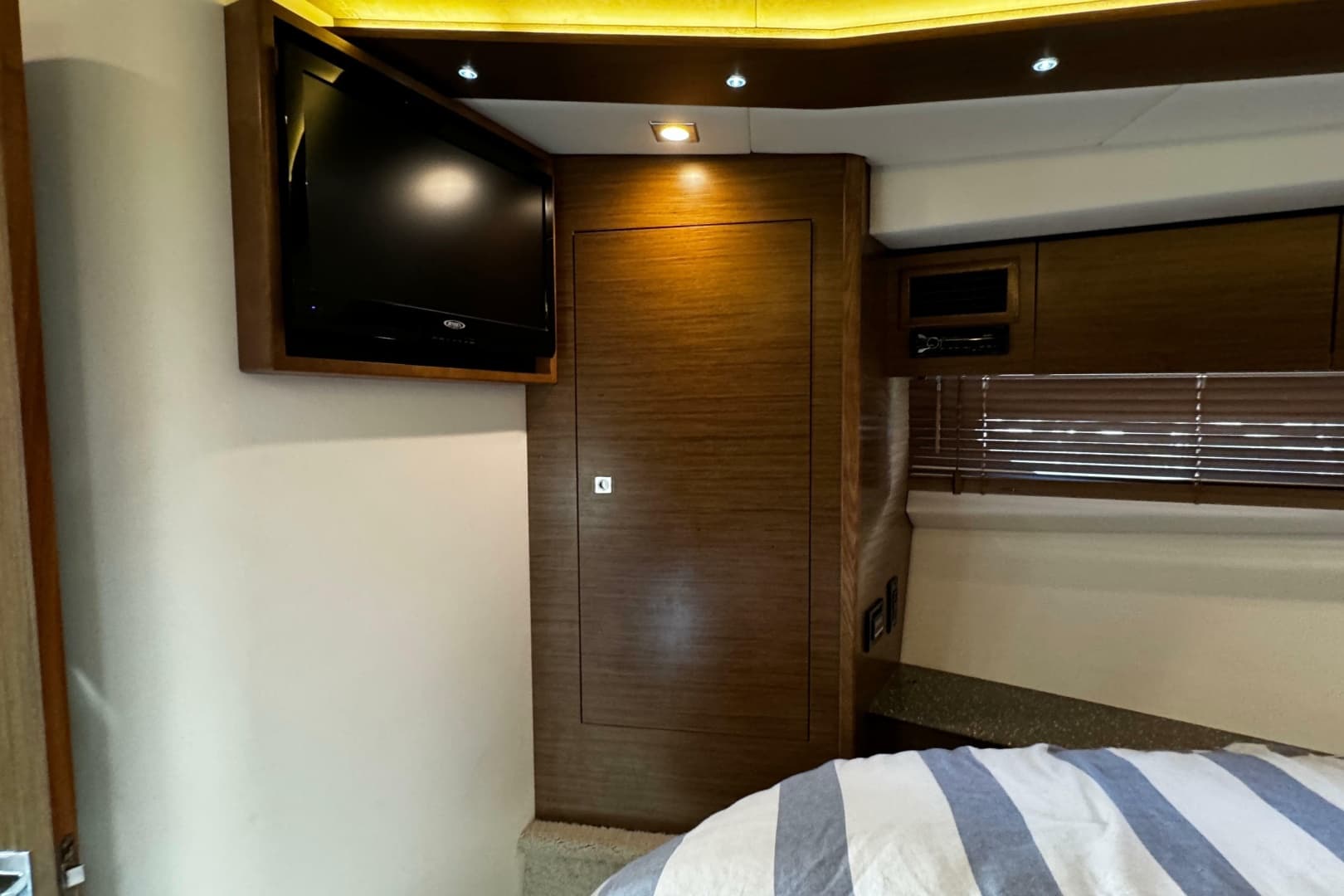 2014 Cruisers Yachts 45 Cantius
