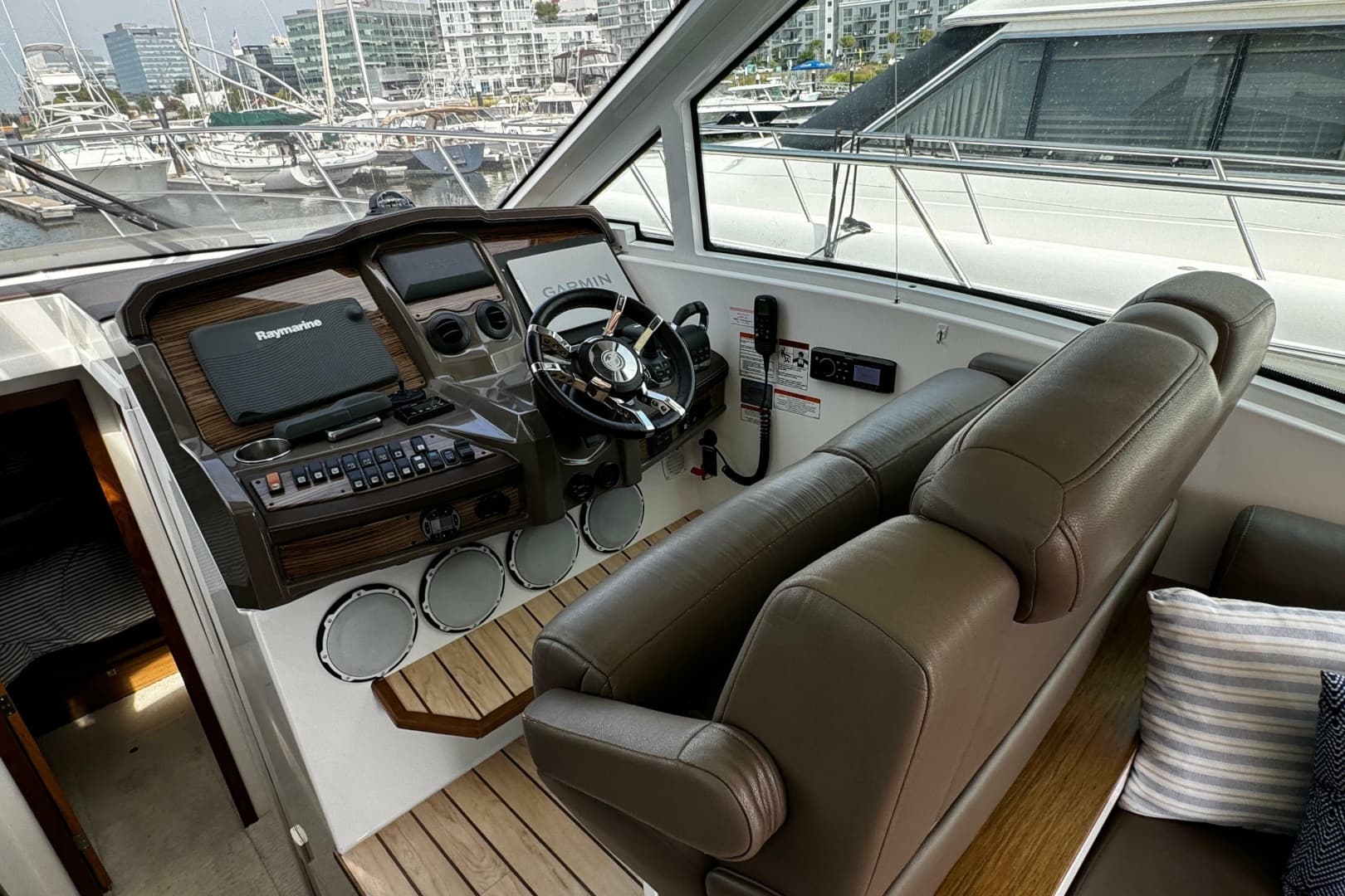 2014 Cruisers Yachts 45 Cantius
