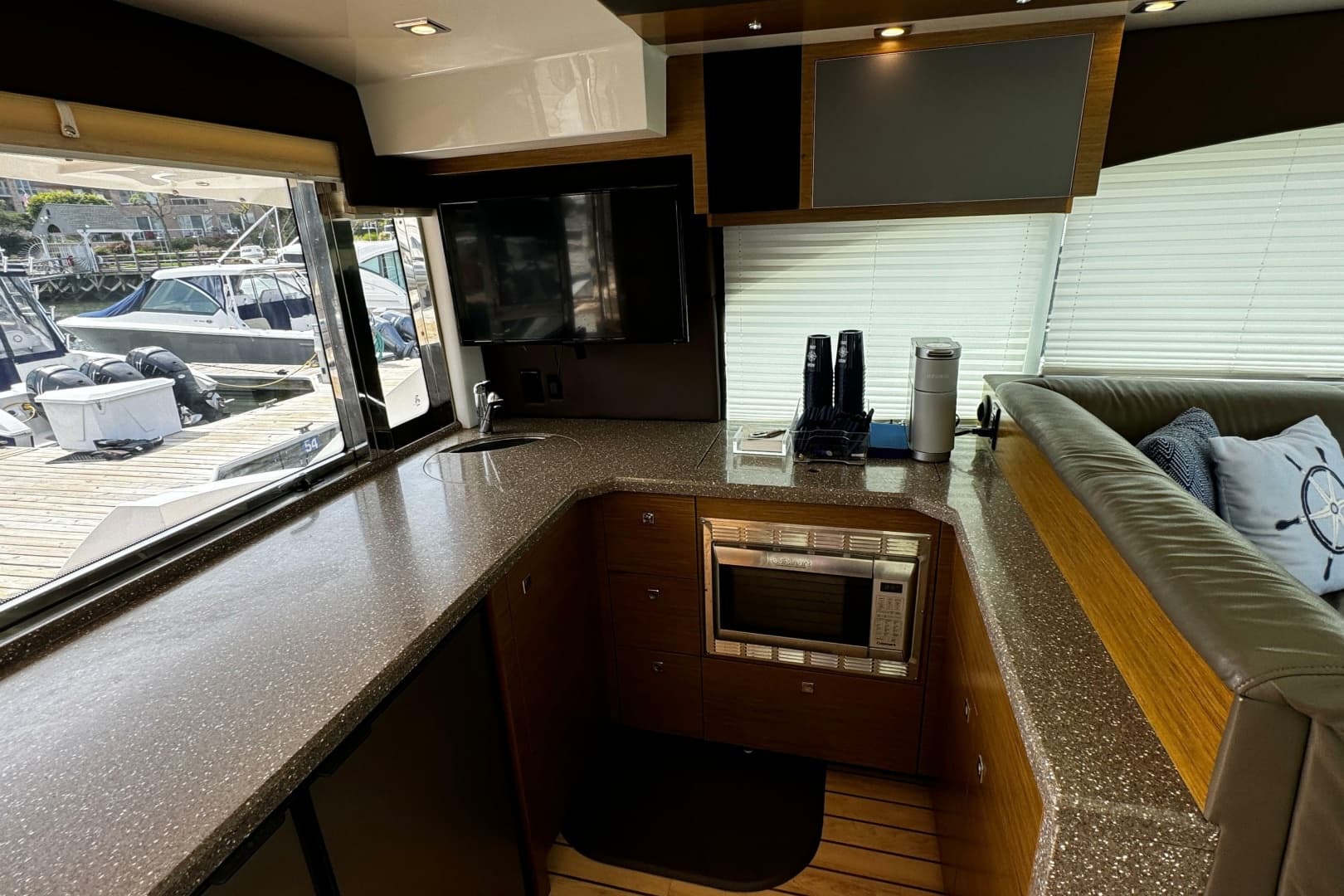 2014 Cruisers Yachts 45 Cantius