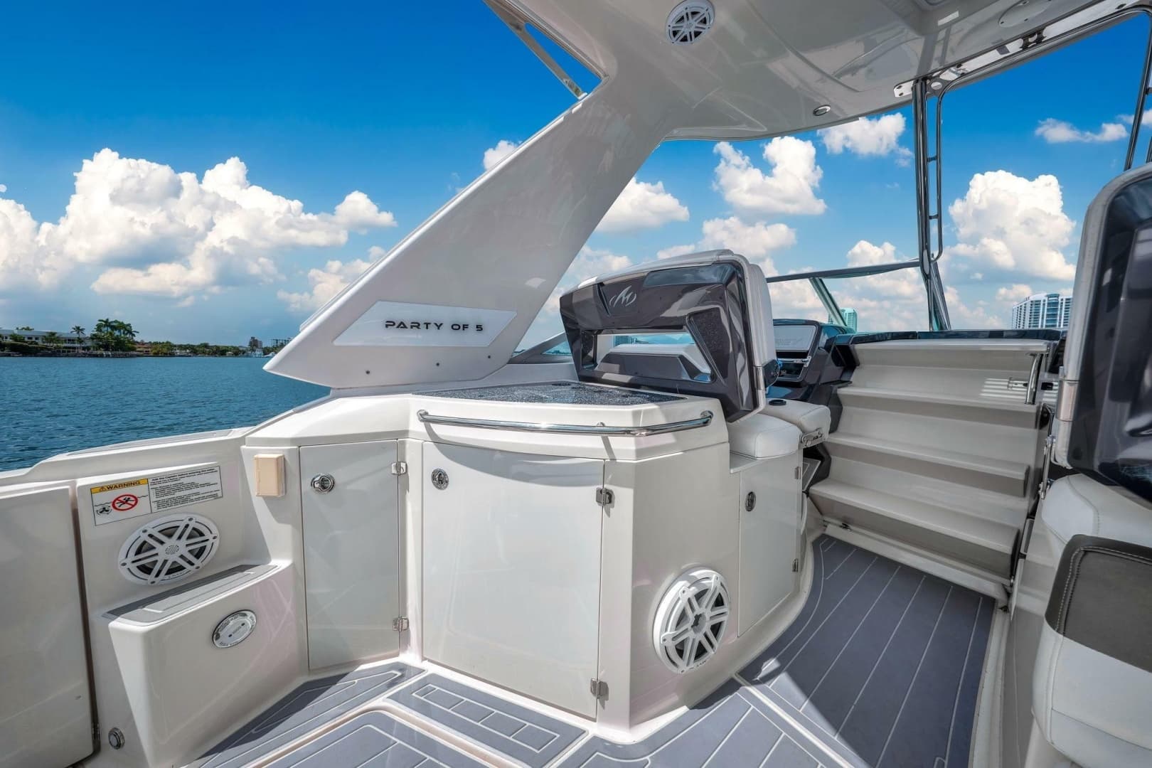 2014 Monterey 320 Sport Yacht