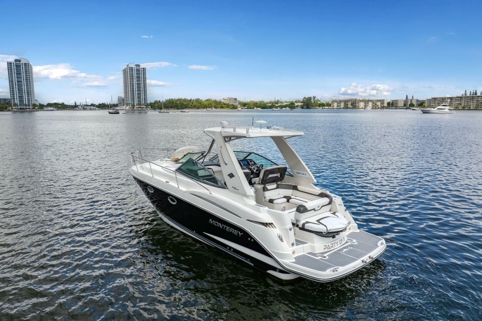 2014 Monterey 320 Sport Yacht