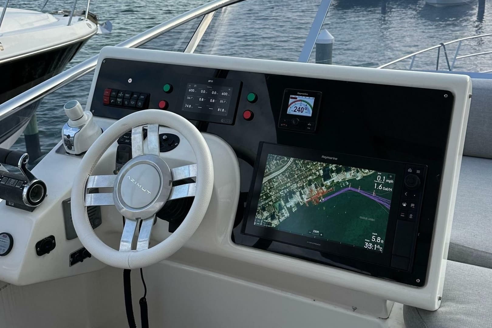 2013 Azimut Fly 53