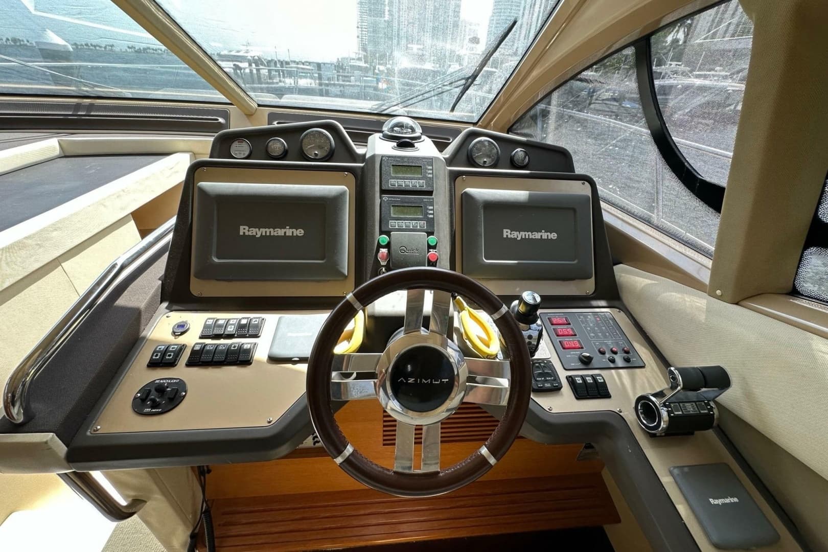 2013 Azimut Fly 53