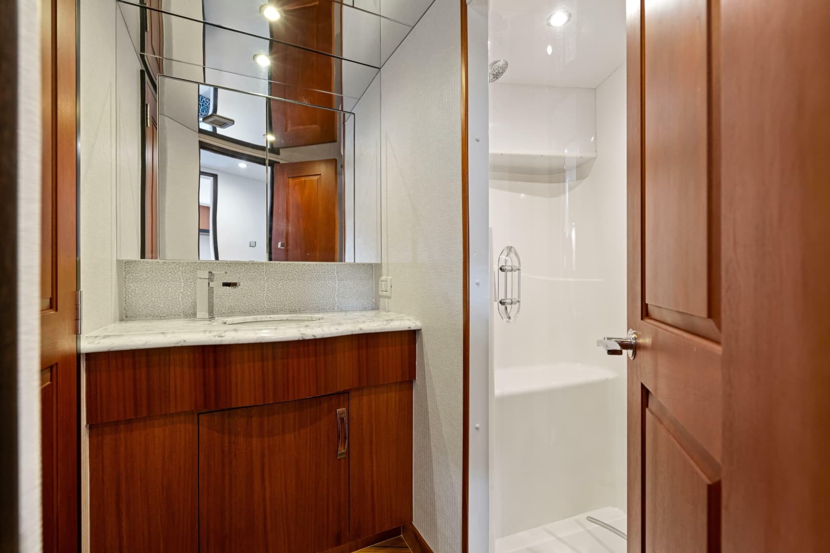 2013 Hatteras 60 Motor Yacht