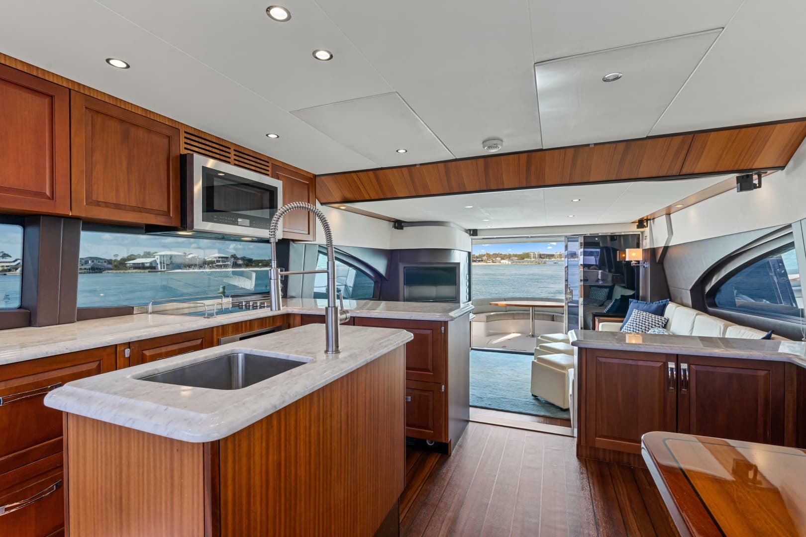 2013 Hatteras 60 Motor Yacht