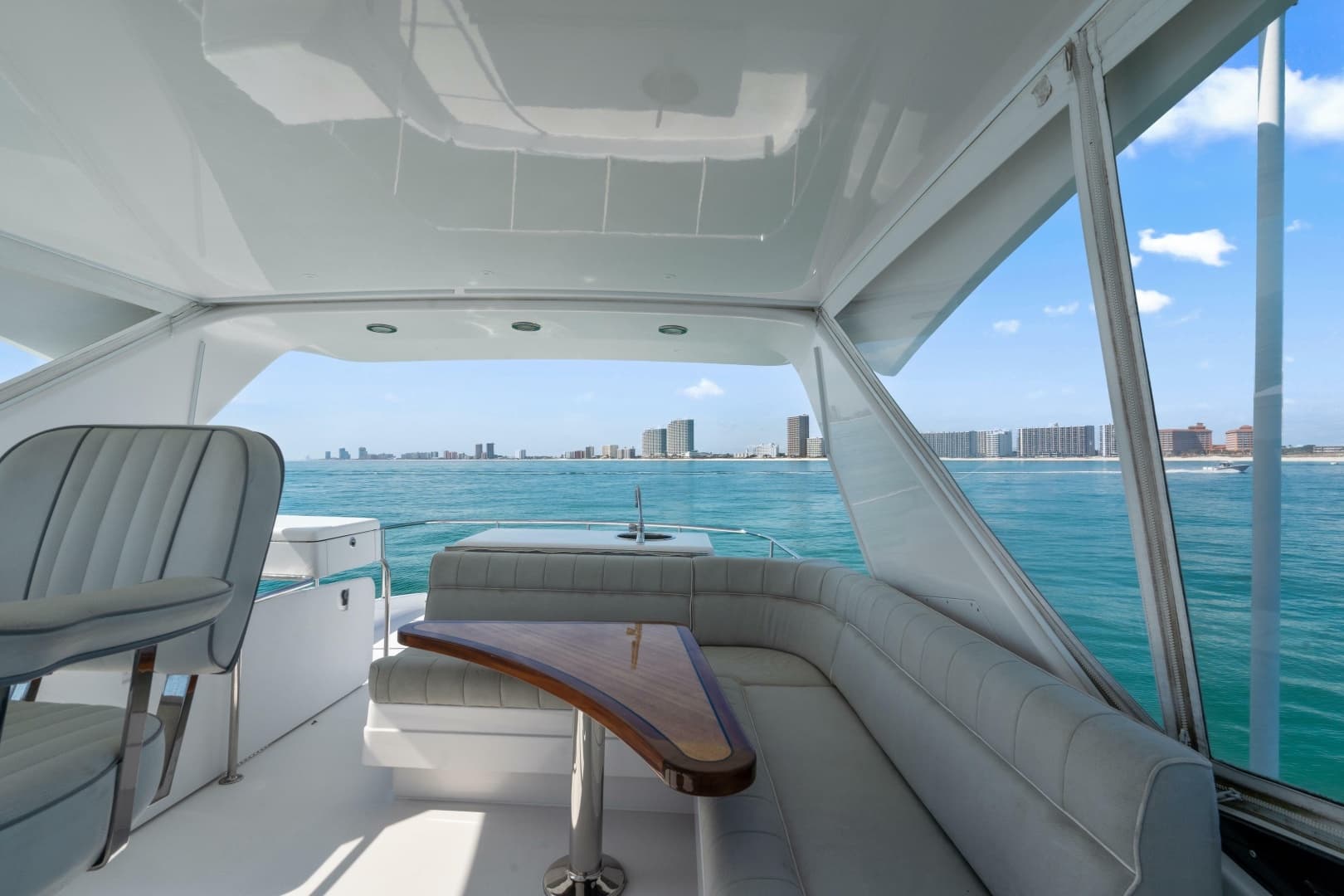 2013 Hatteras 60 Motor Yacht