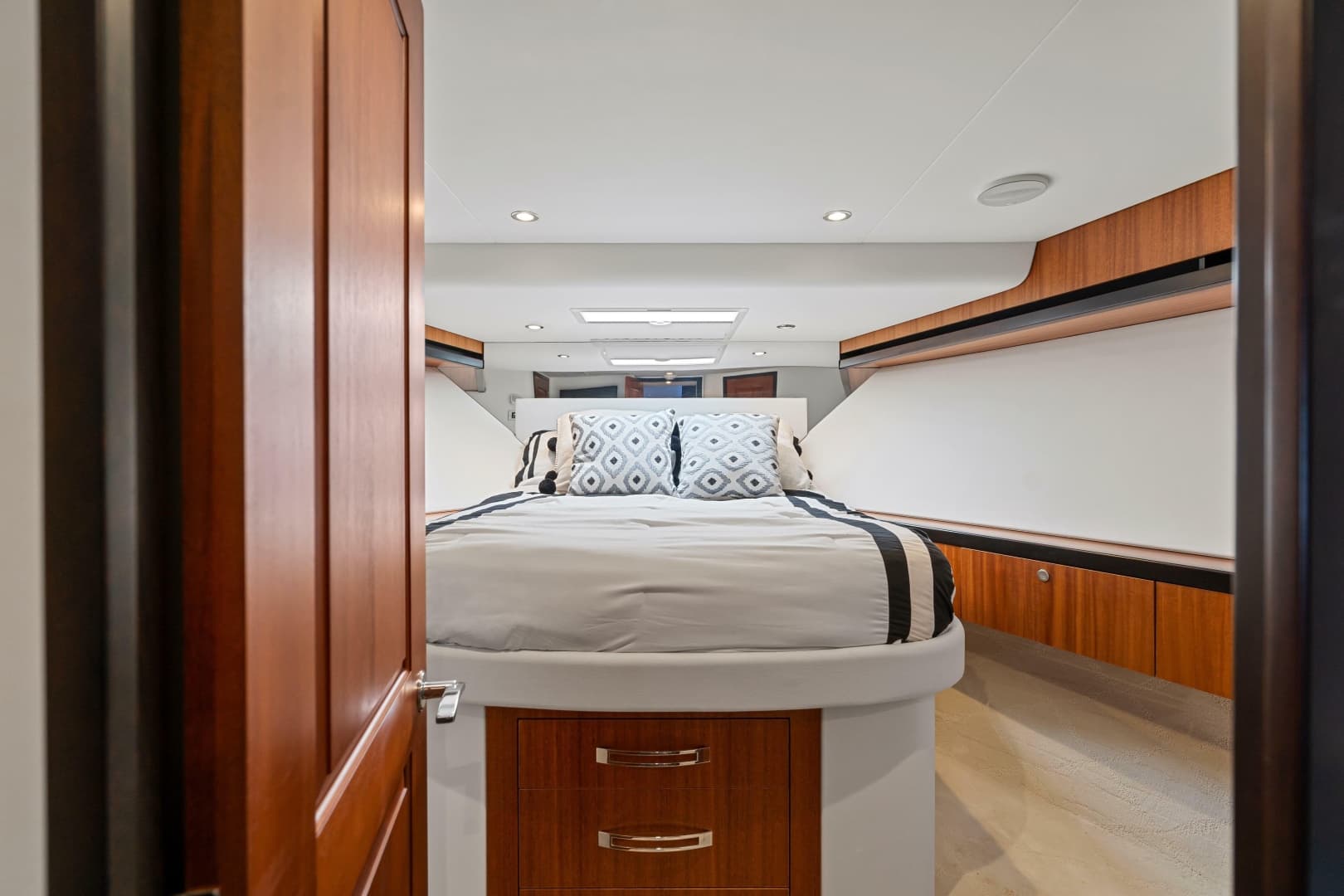 2013 Hatteras 60 Motor Yacht