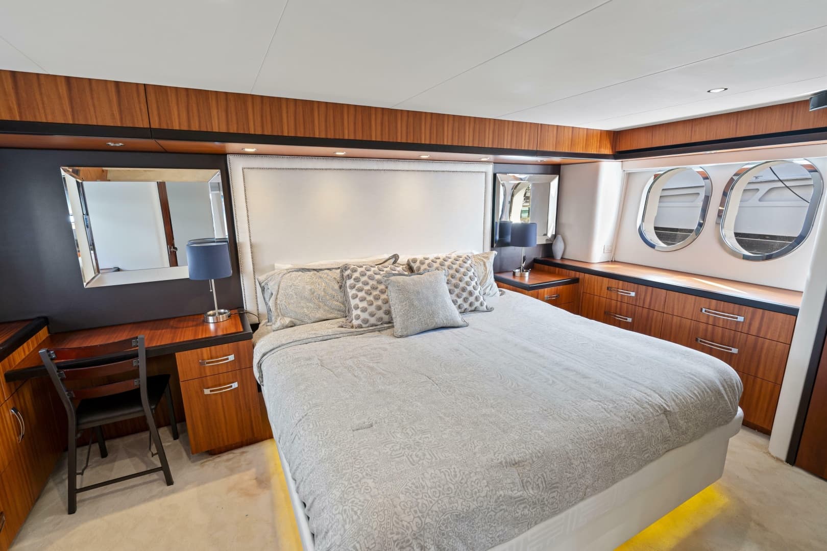 2013 Hatteras 60 Motor Yacht