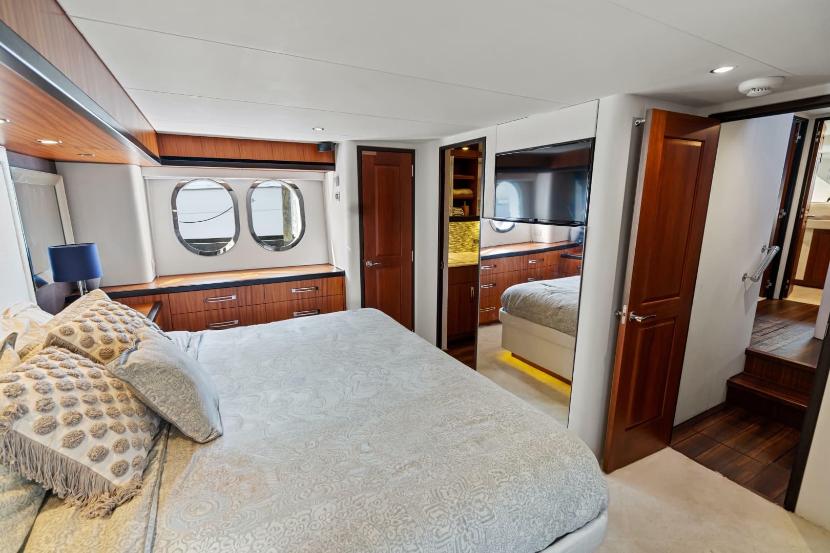 2013 Hatteras 60 Motor Yacht