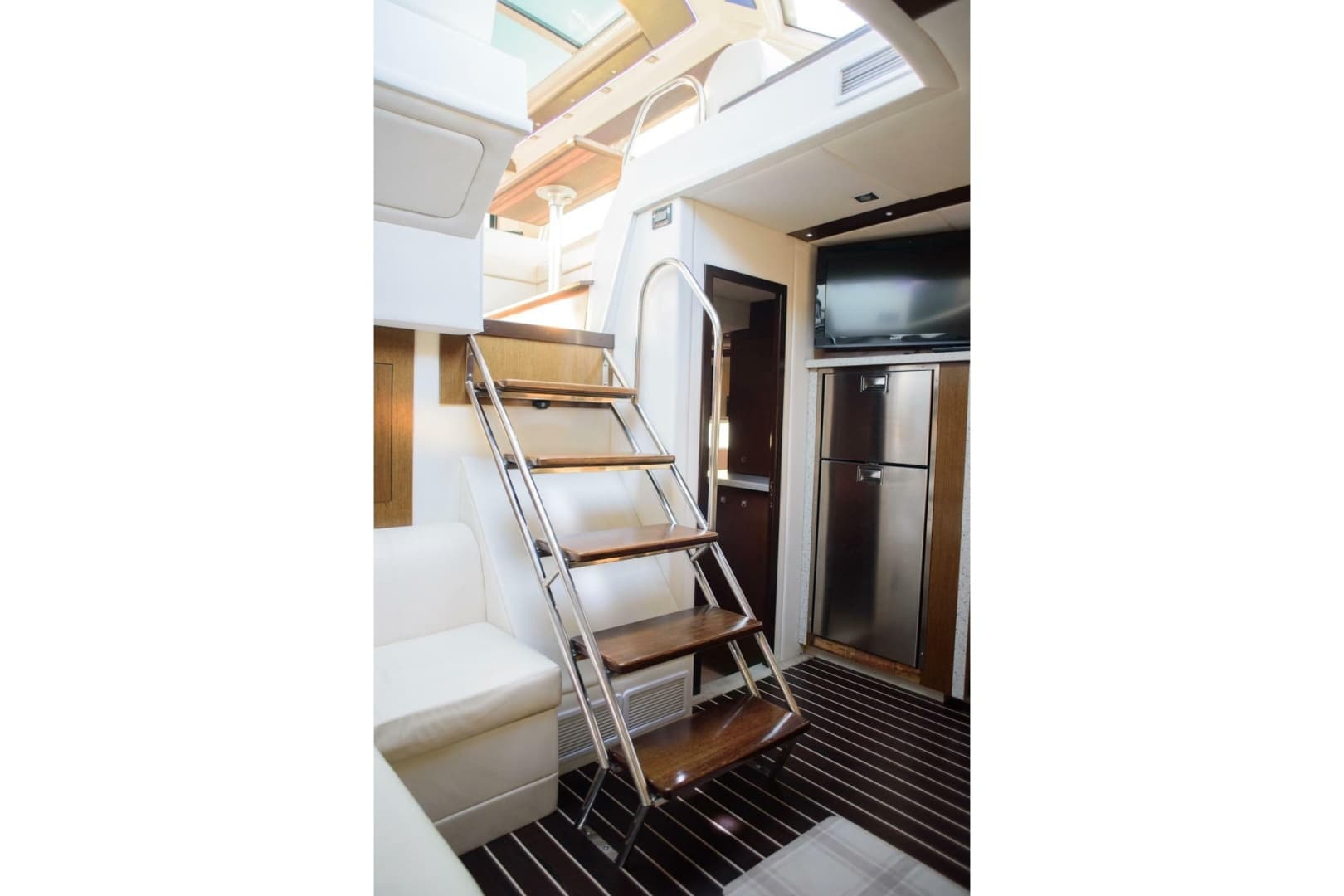 2012 Cruisers Yachts 48 Cantius