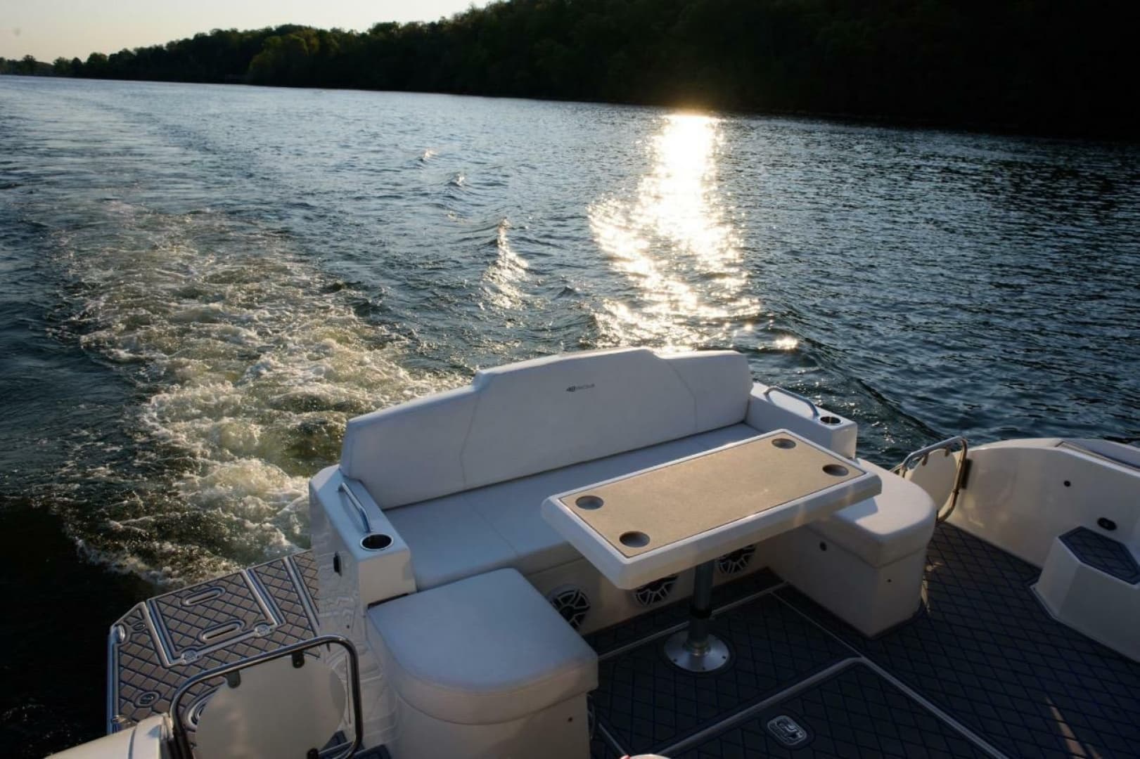 2012 Cruisers Yachts 48 Cantius