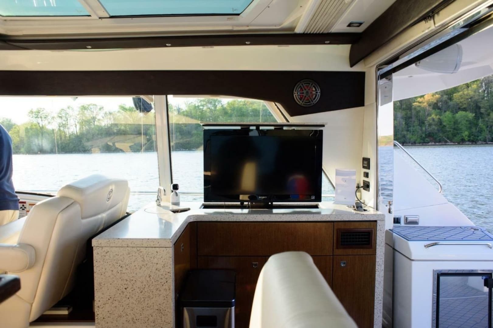 2012 Cruisers Yachts 48 Cantius