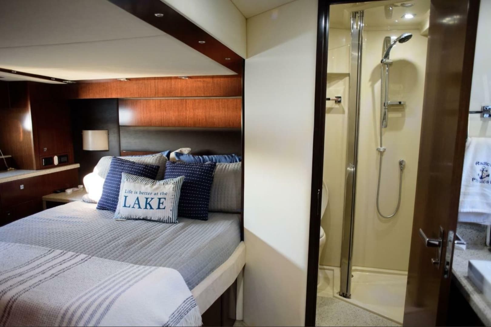 2012 Cruisers Yachts 48 Cantius