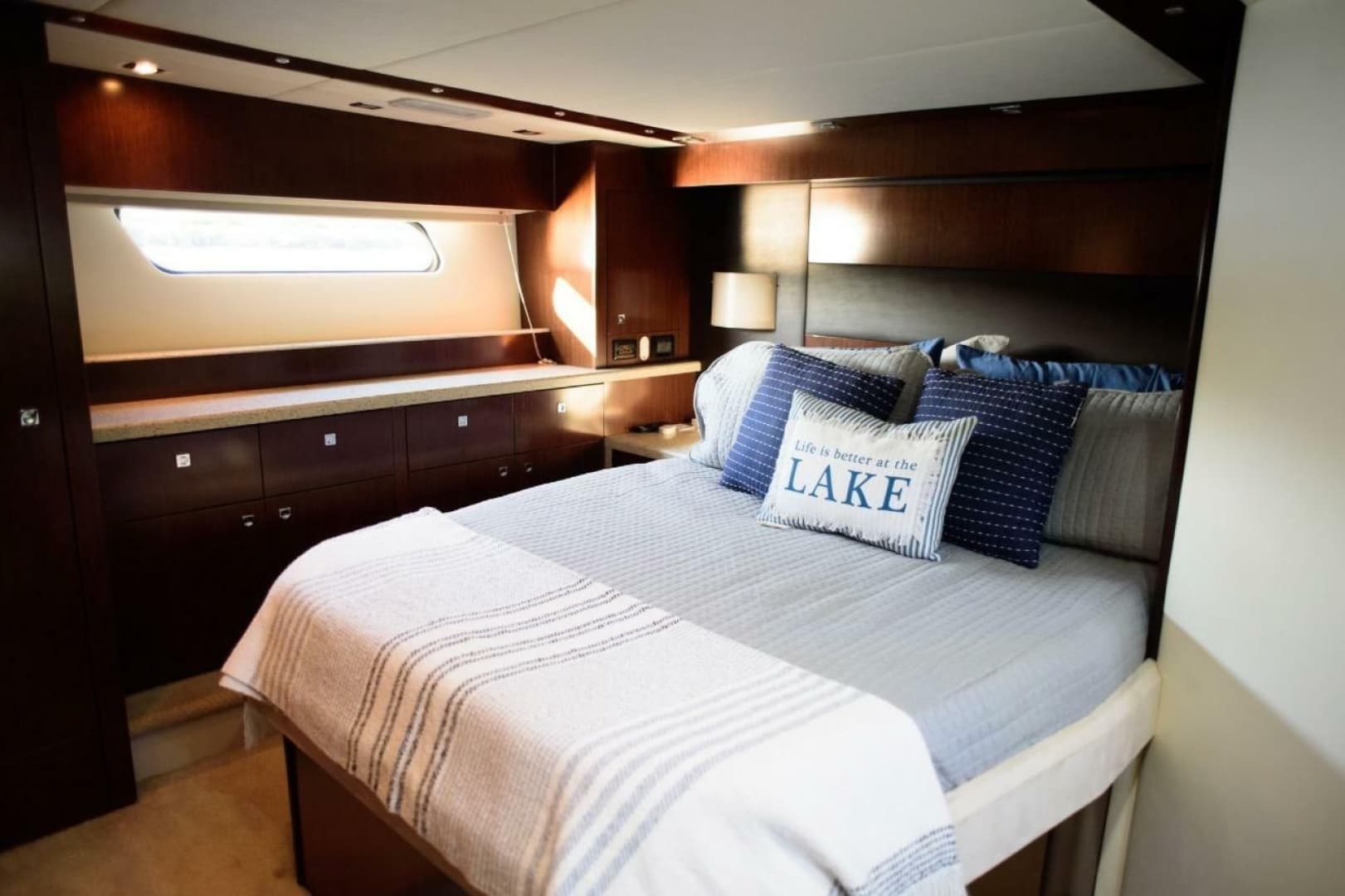 2012 Cruisers Yachts 48 Cantius