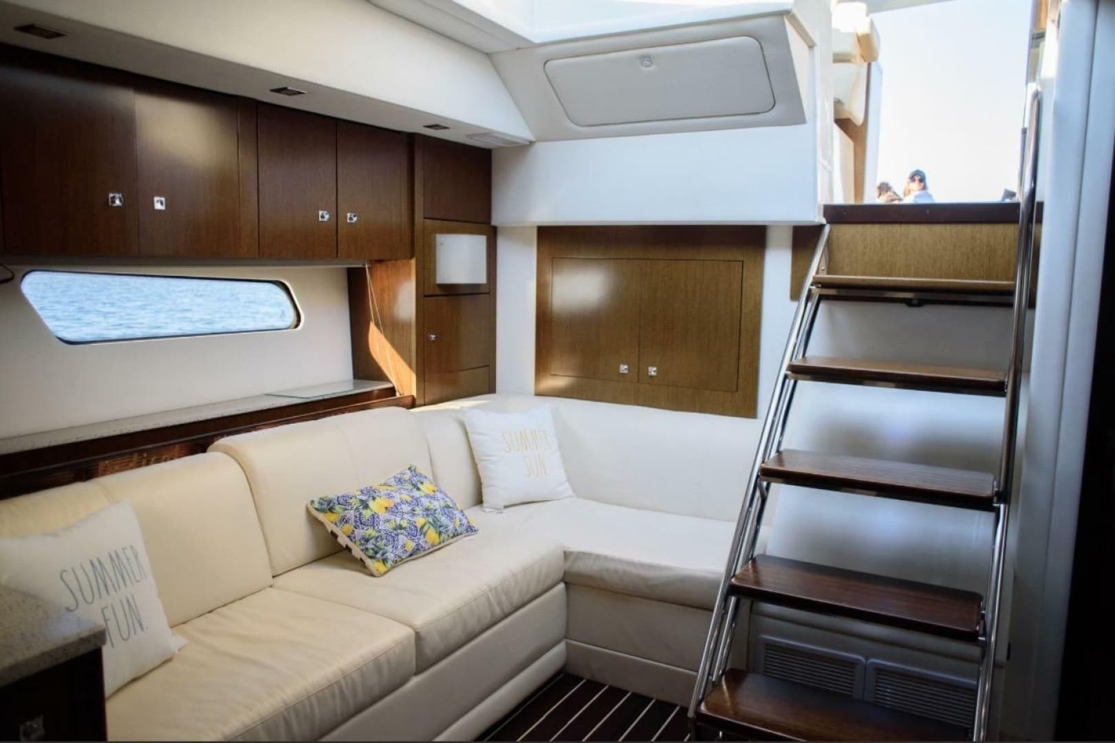 2012 Cruisers Yachts 48 Cantius