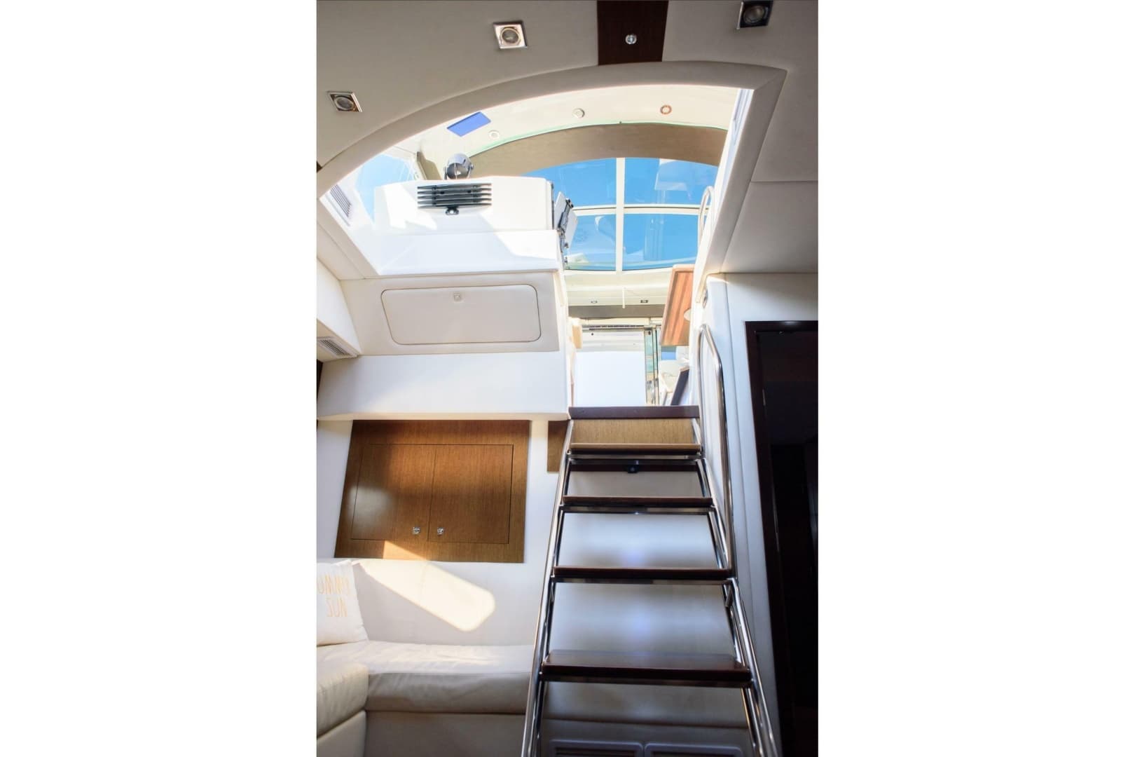 2012 Cruisers Yachts 48 Cantius