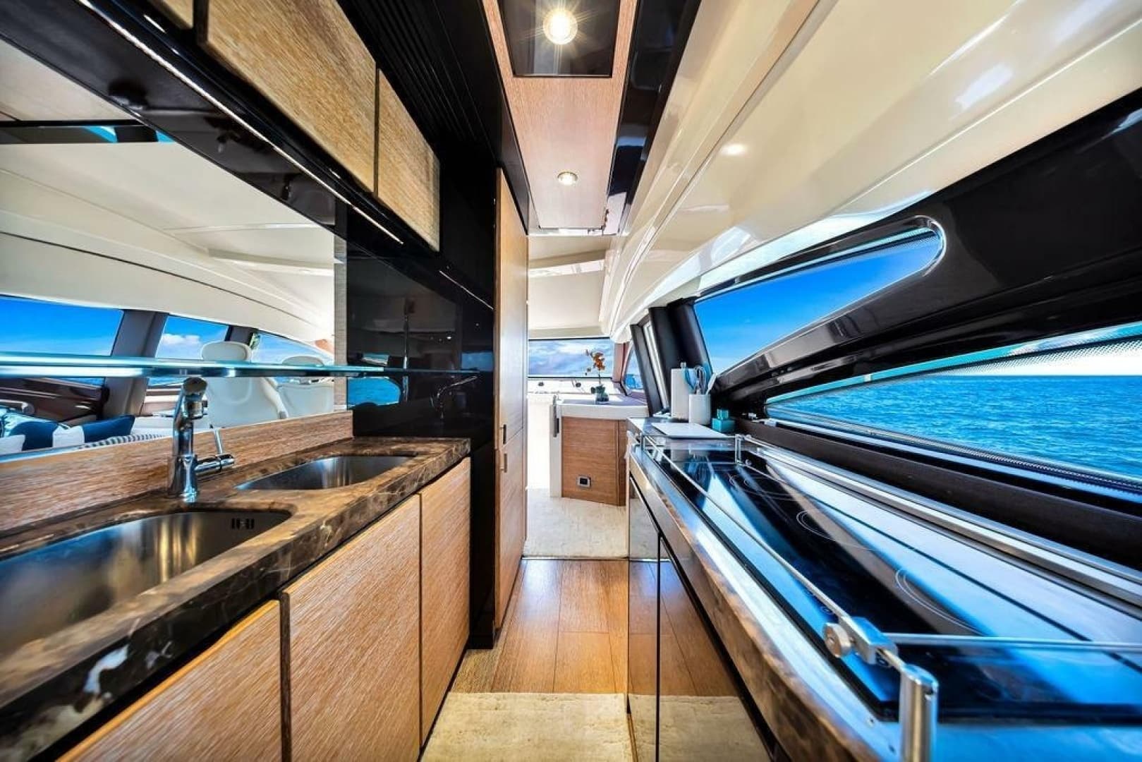 2011 Azimut 70